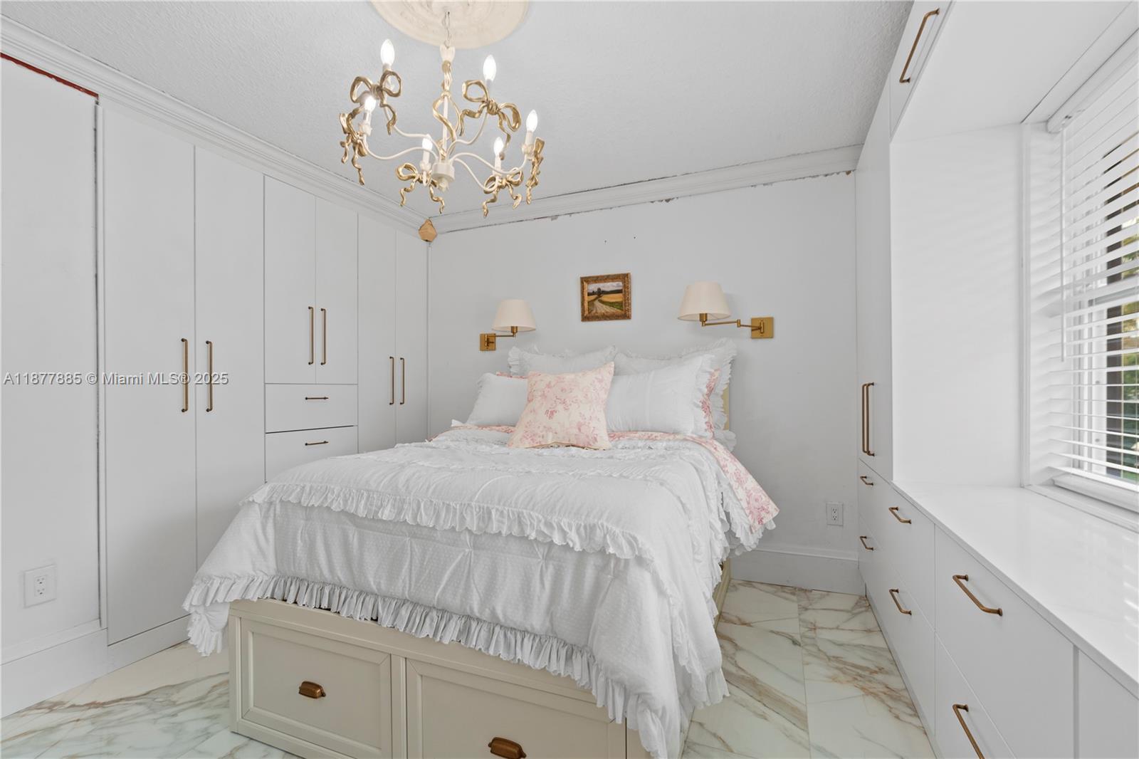 LEOMAR HOMES - Residential