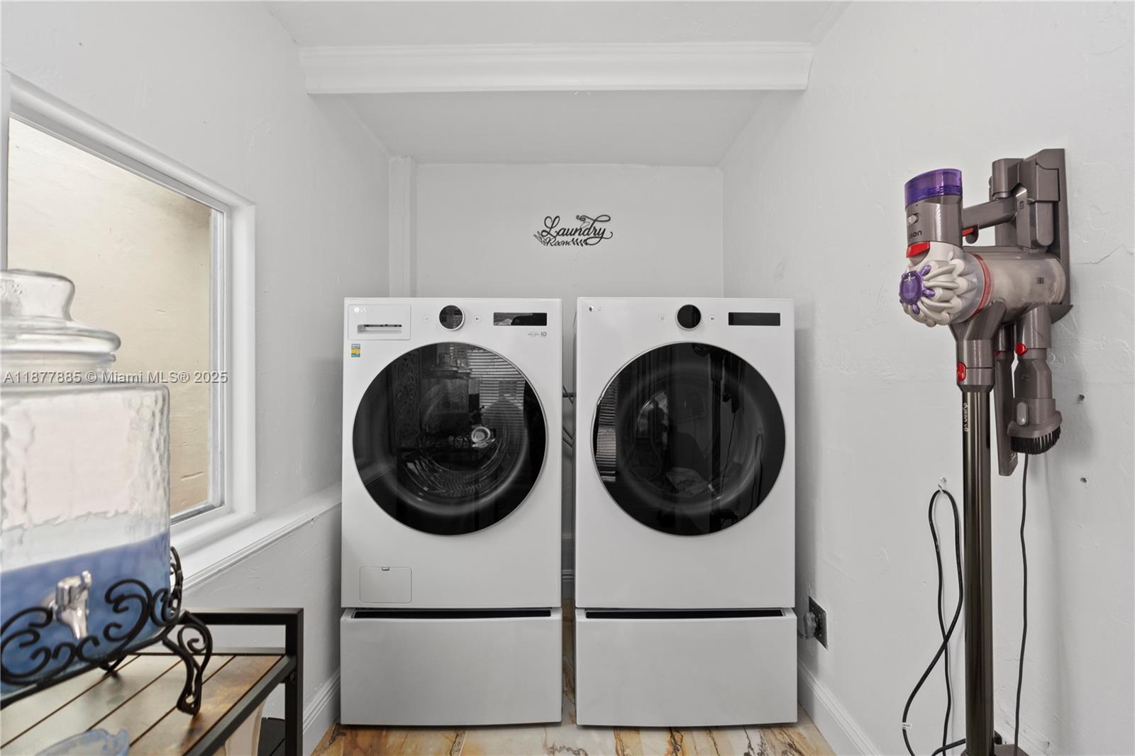 LEOMAR HOMES - Residential