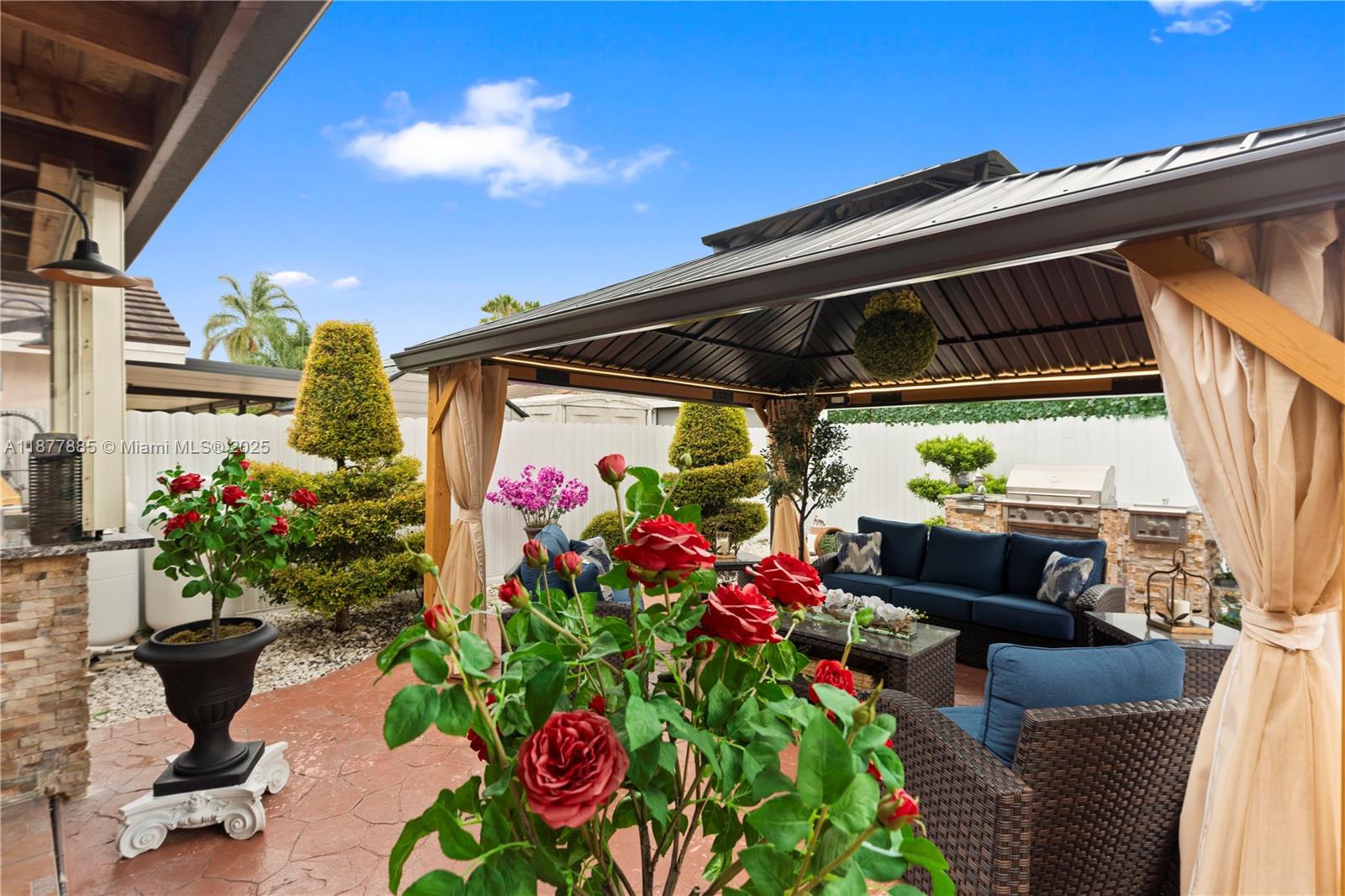 LEOMAR HOMES - Residential