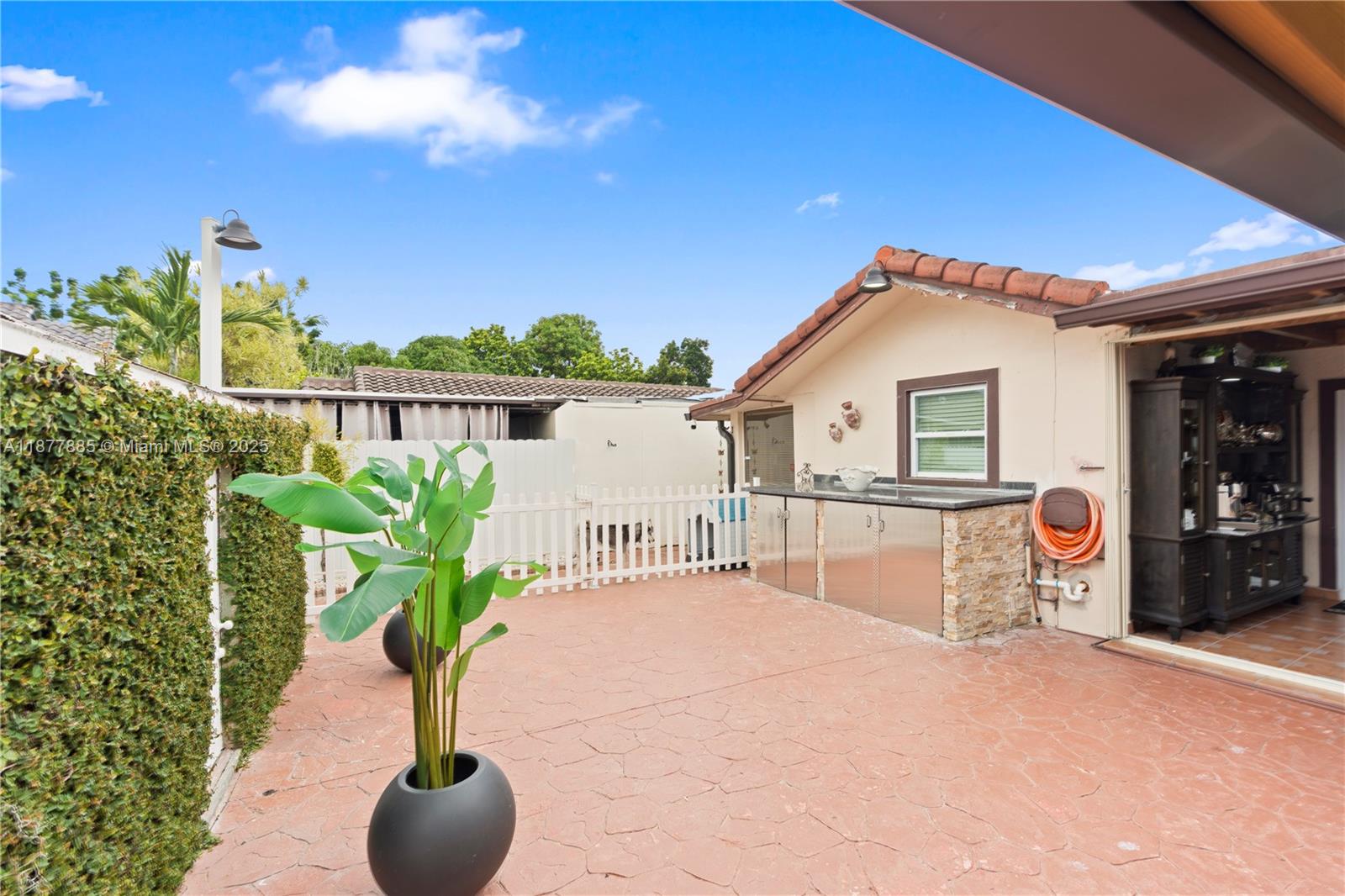 LEOMAR HOMES - Residential