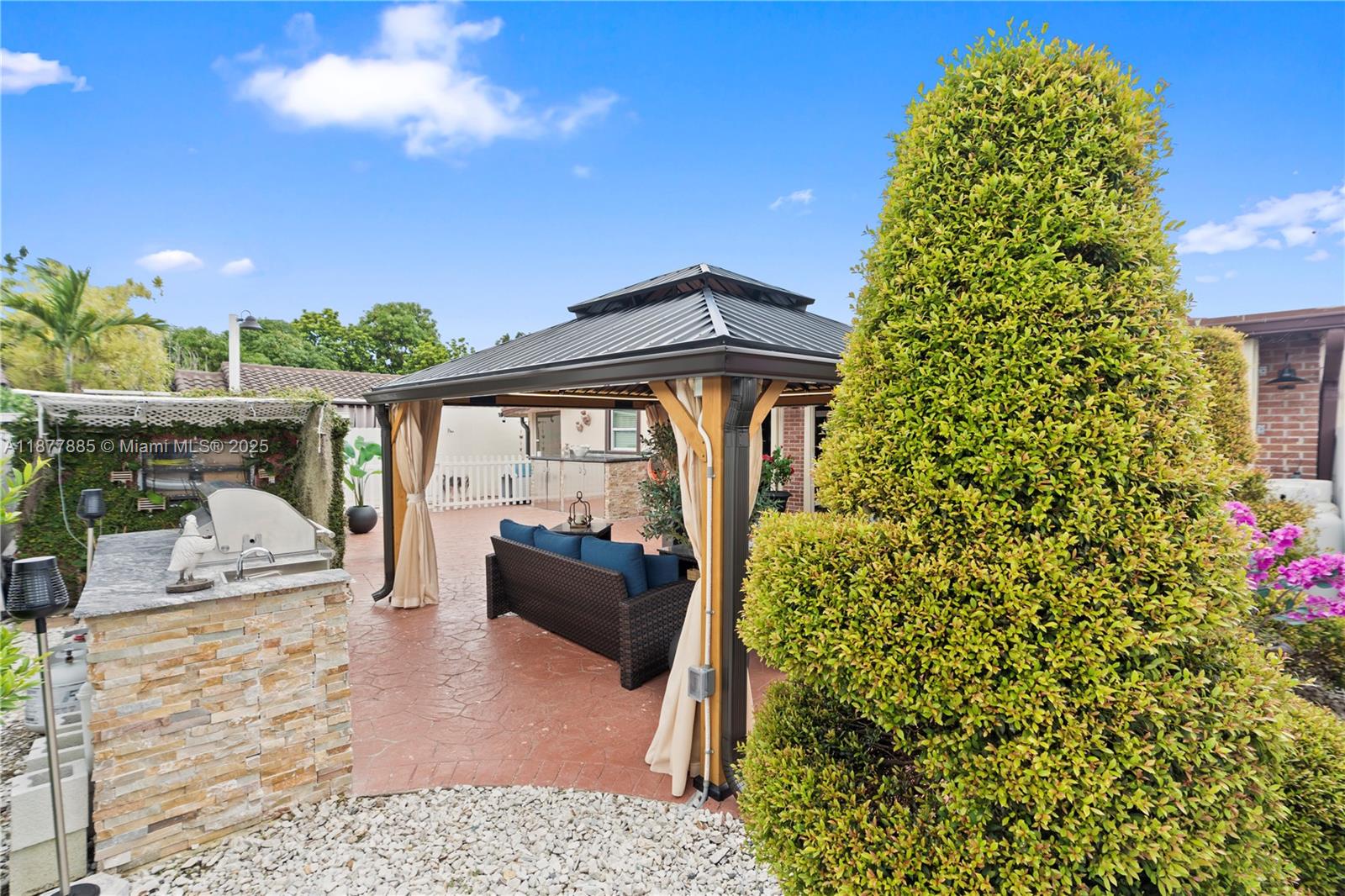 LEOMAR HOMES - Residential