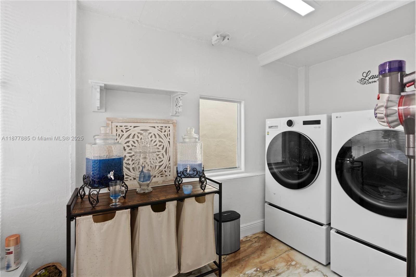 LEOMAR HOMES - Residential