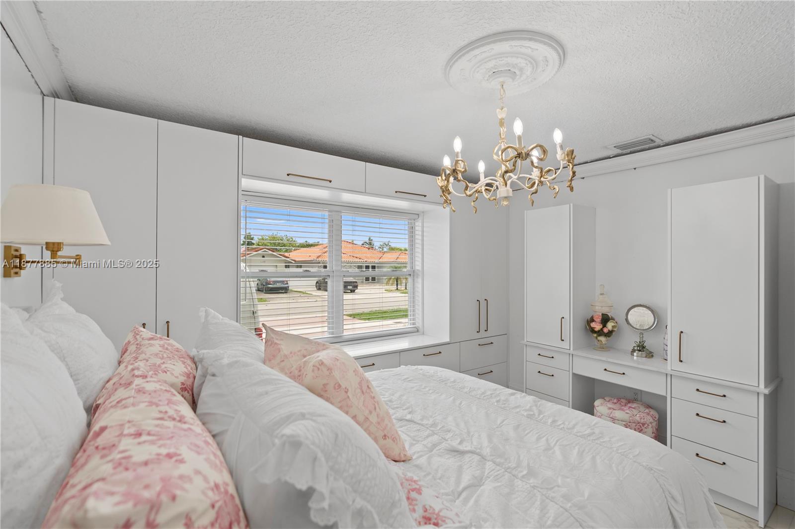 LEOMAR HOMES - Residential