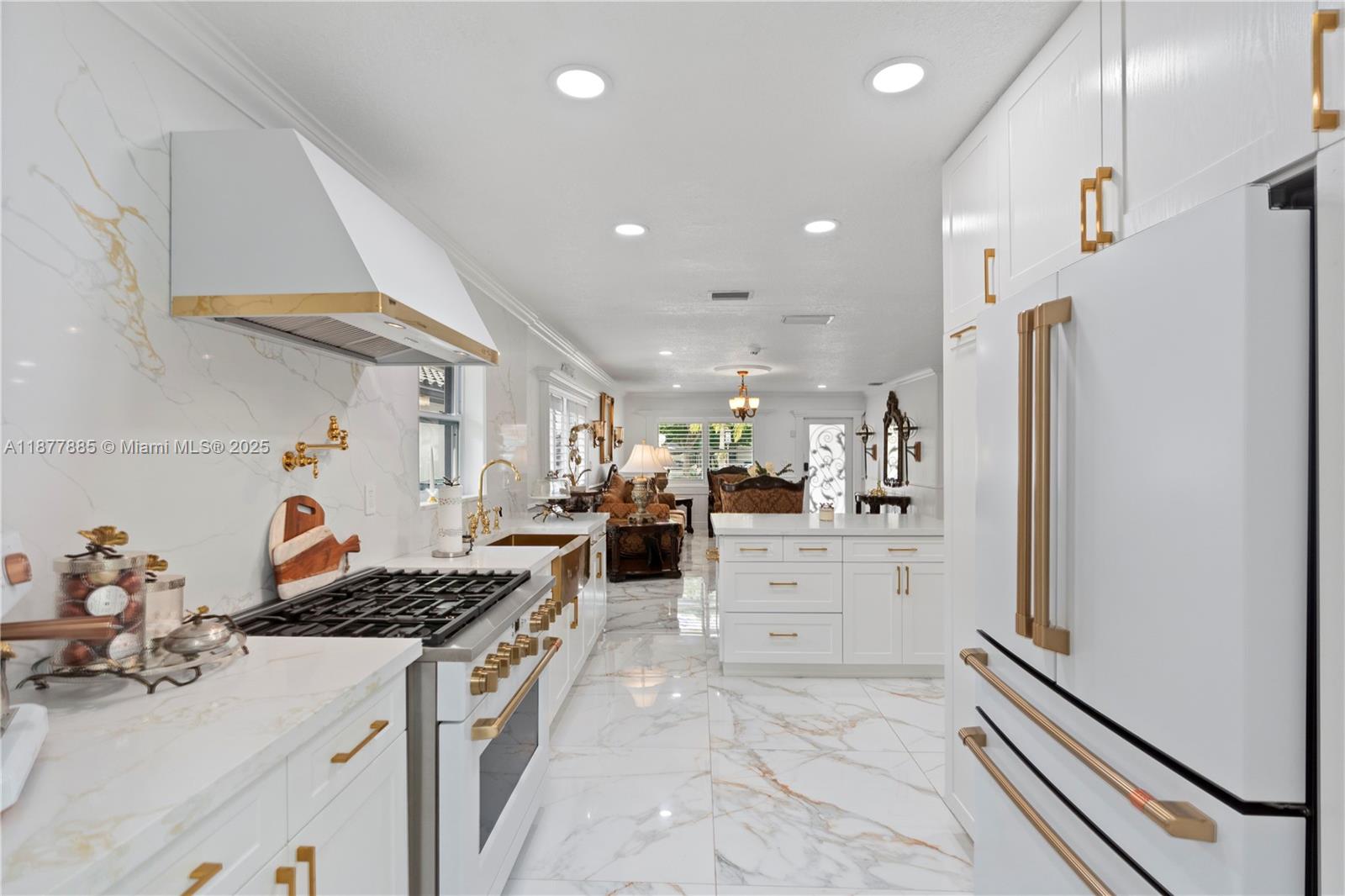 LEOMAR HOMES - Residential