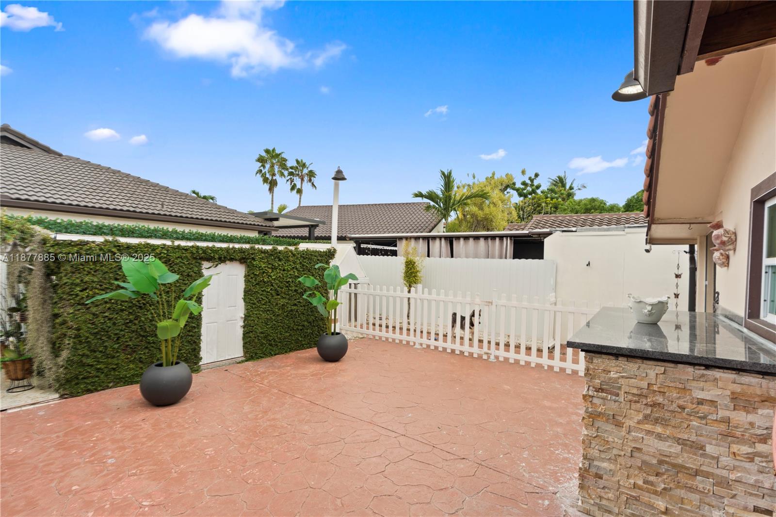 LEOMAR HOMES - Residential