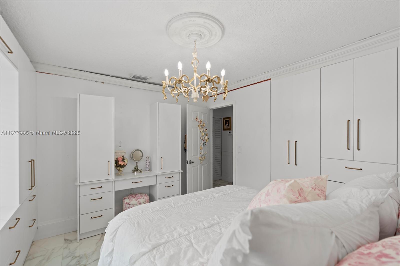 LEOMAR HOMES - Residential