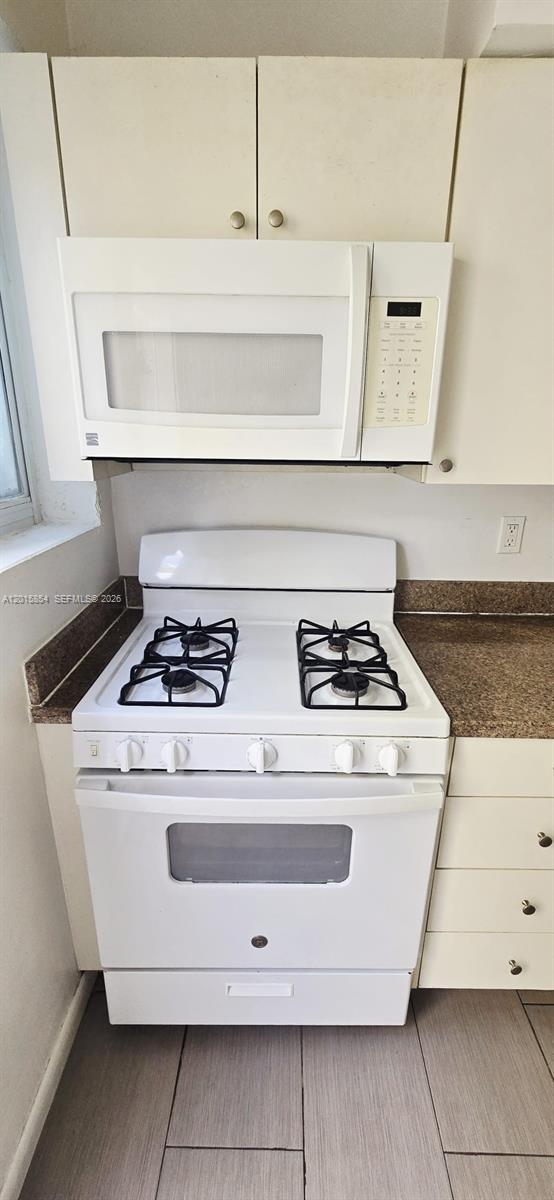 BISCAYNE BCH SUB - Residential Lease