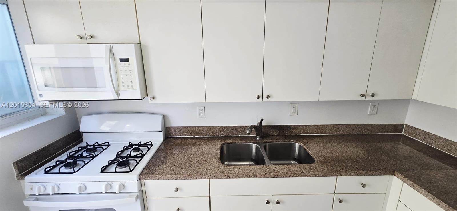 BISCAYNE BCH SUB - Residential Lease