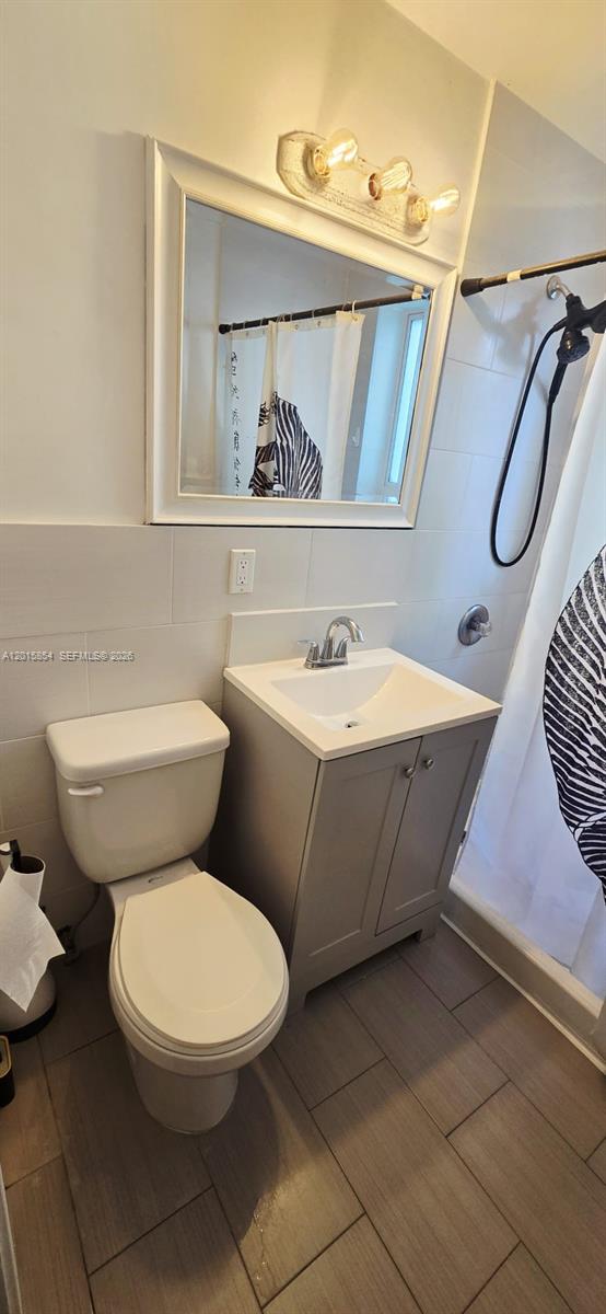 BISCAYNE BCH SUB - Residential Lease