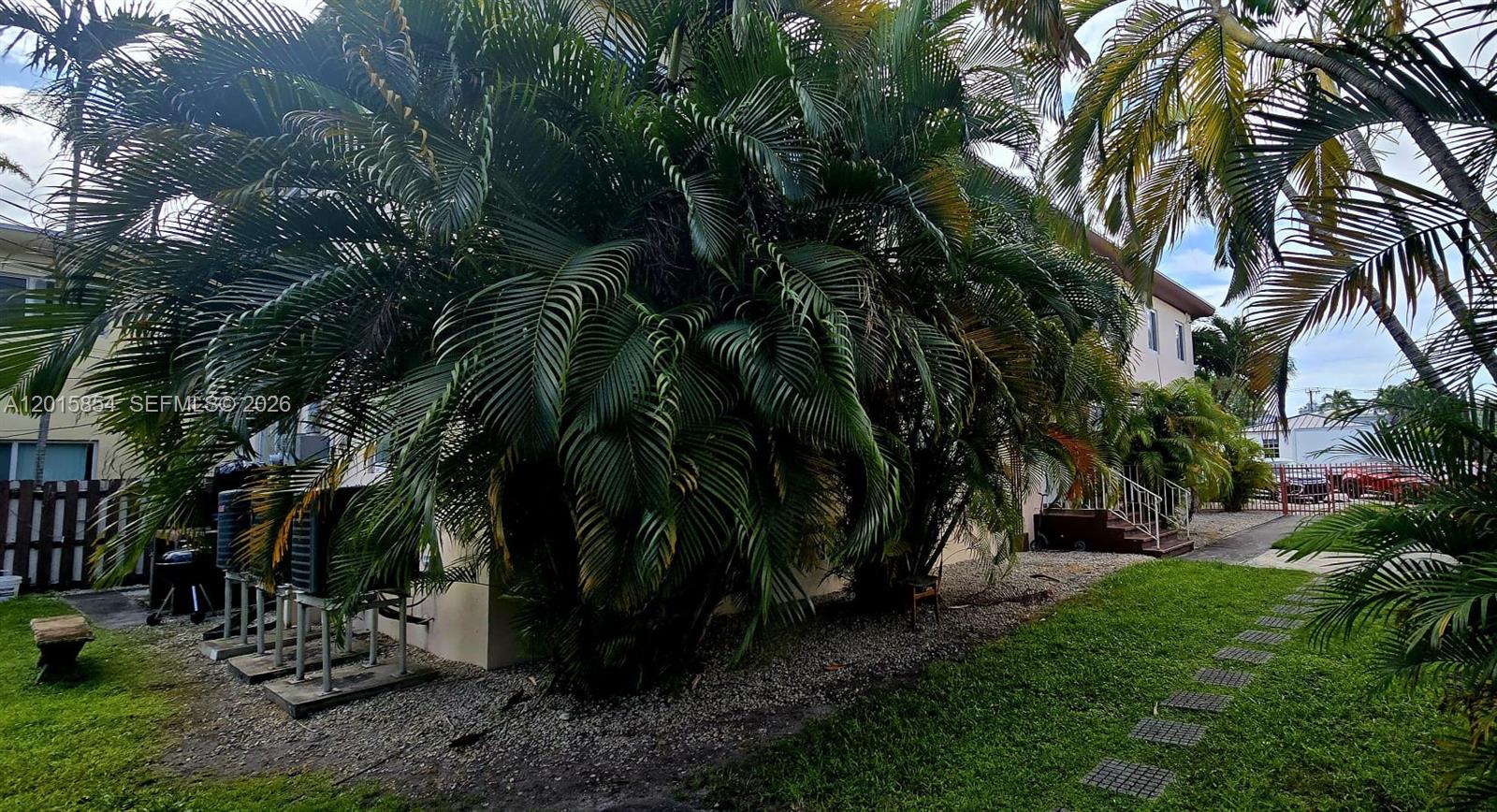 BISCAYNE BCH SUB - Residential Lease