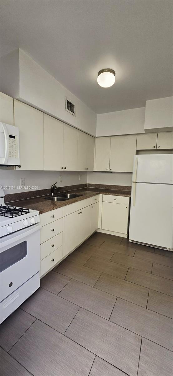 BISCAYNE BCH SUB - Residential Lease