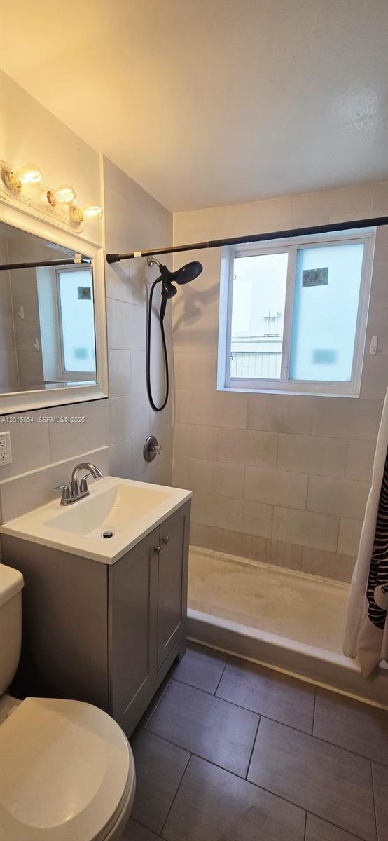 BISCAYNE BCH SUB - Residential Lease