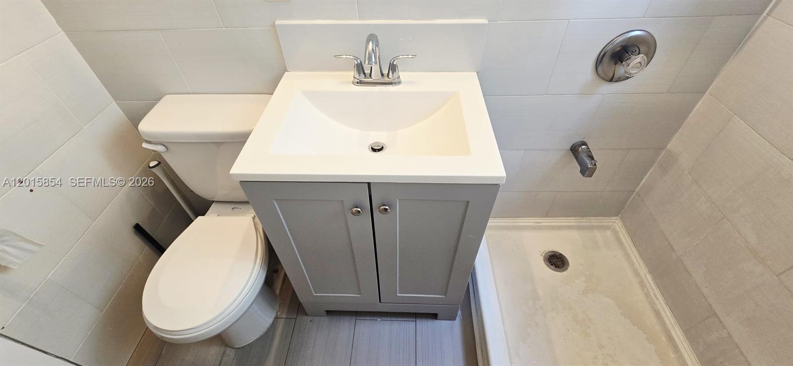 BISCAYNE BCH SUB - Residential Lease