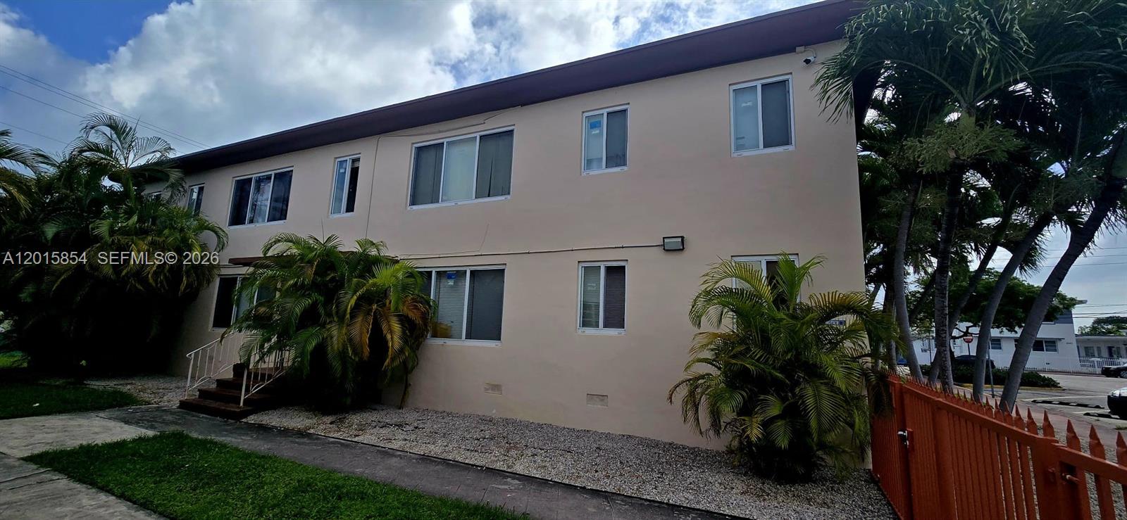 BISCAYNE BCH SUB - Residential Lease