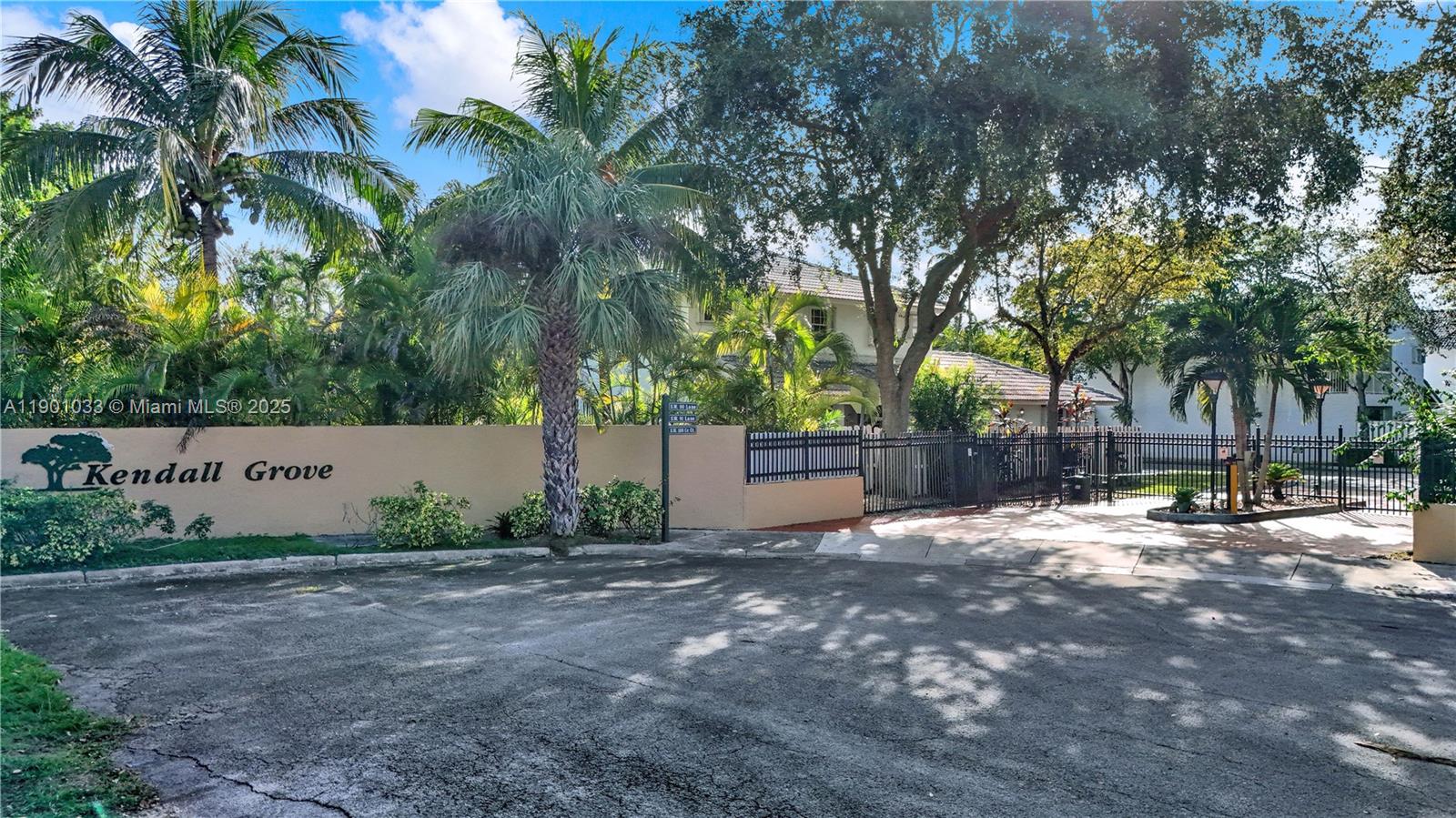 KENDALL GROVE CLUSTER HOM - Residential