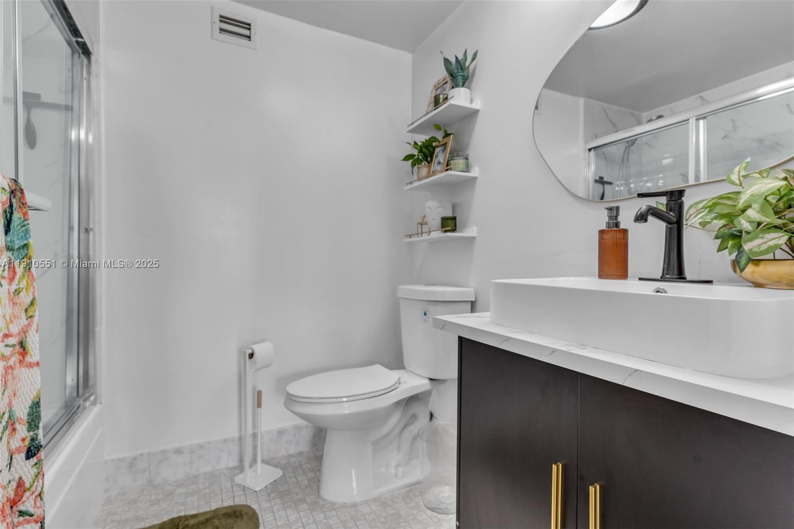 BAYVIEW TOWERS CONDO SOUT - Residential