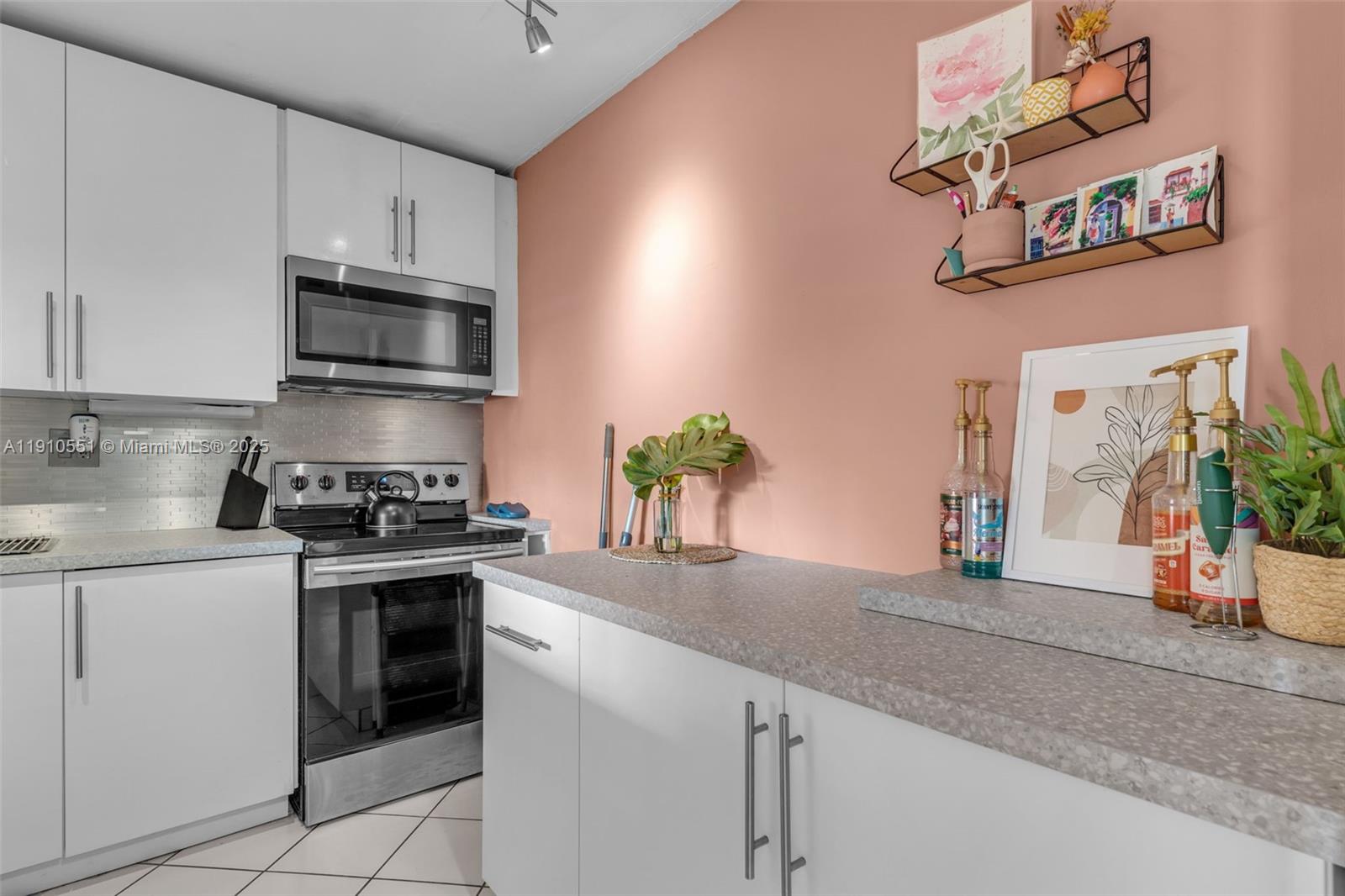 BAYVIEW TOWERS CONDO SOUT - Residential