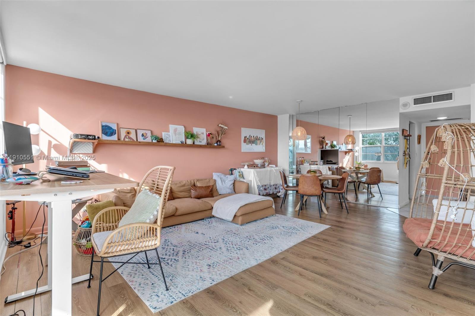 BAYVIEW TOWERS CONDO SOUT - Residential