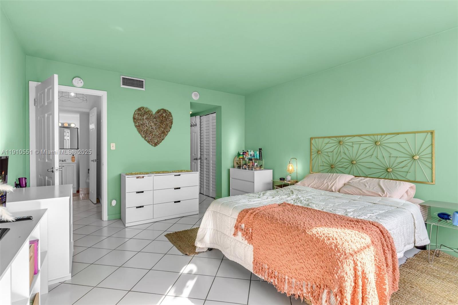 BAYVIEW TOWERS CONDO SOUT - Residential