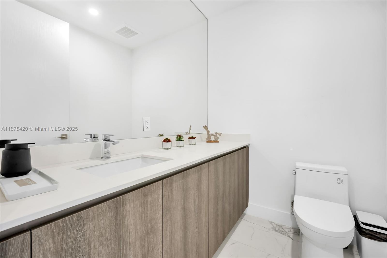 AURORA CONDOMINIUM - Residential Lease