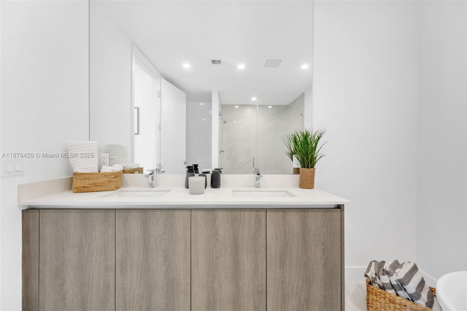 AURORA CONDOMINIUM - Residential Lease