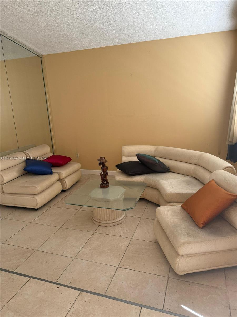 WEST PALM BEACH GARDENS - Residential