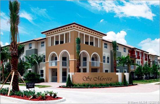 BEAUTIFUL CONDO! THIS PROPERTY IS UNIQUE BECAUSE ITS ONE OF THE LARGEST PROPERTIES IN THE COMMUNITY. THE DESIGN IS EXCLUSIVE... AND THE CONDO IS IN EXCELLENT LOCATION, NEAR SCHOOLS AND SHOPPING CENTERS.