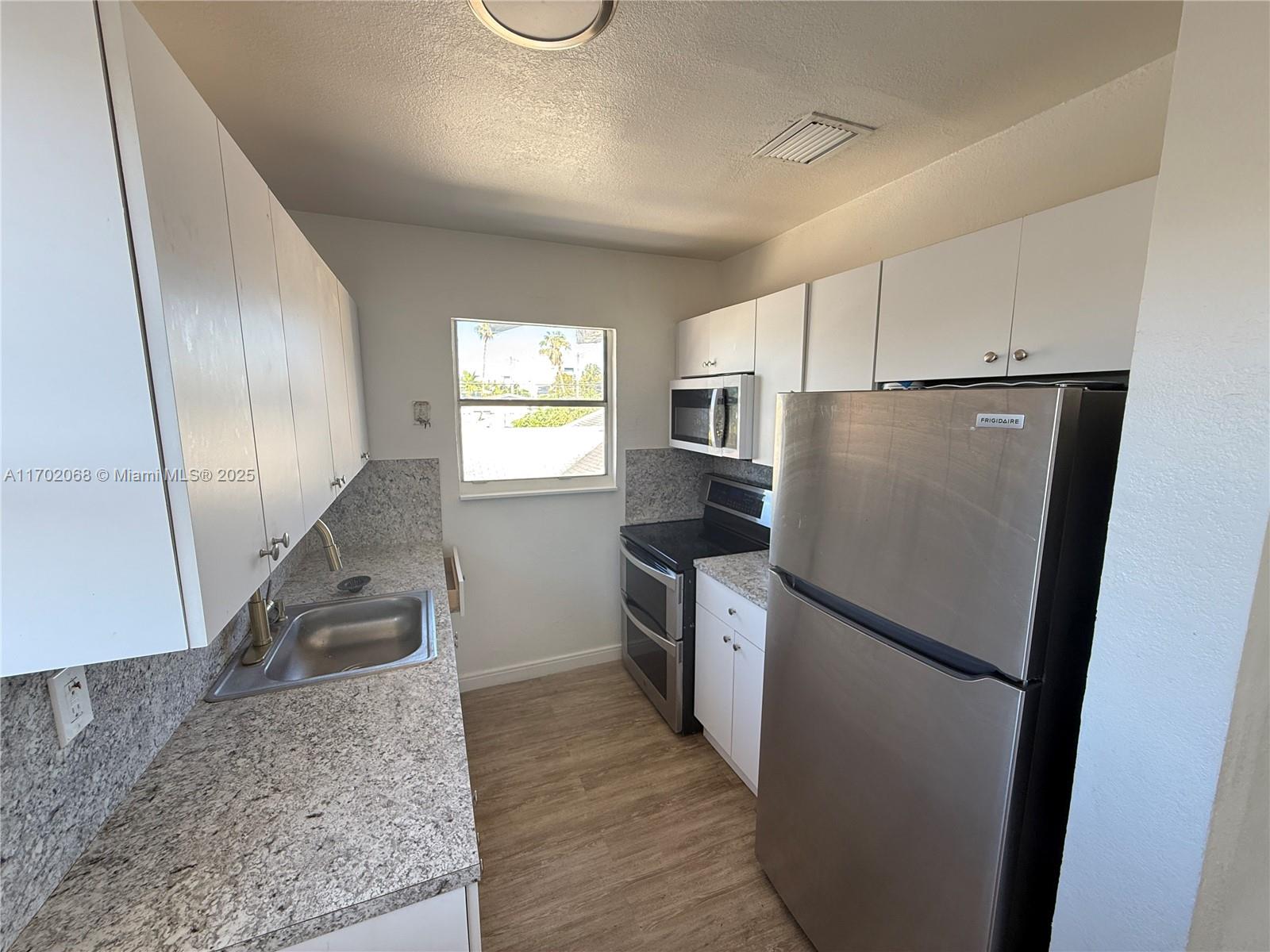 LAWRENCE ESTATE LAND CO - Residential Income