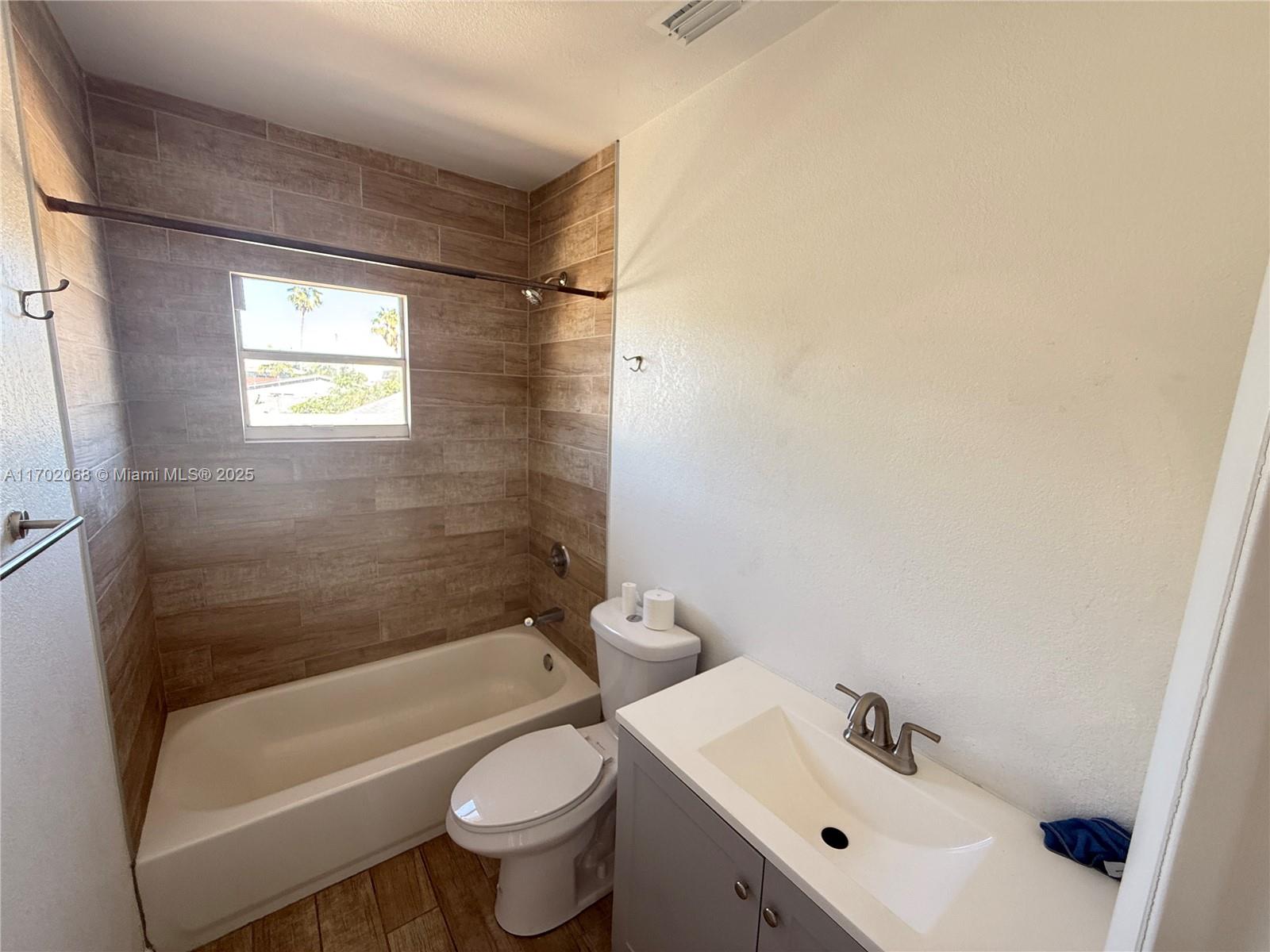 LAWRENCE ESTATE LAND CO - Residential Income