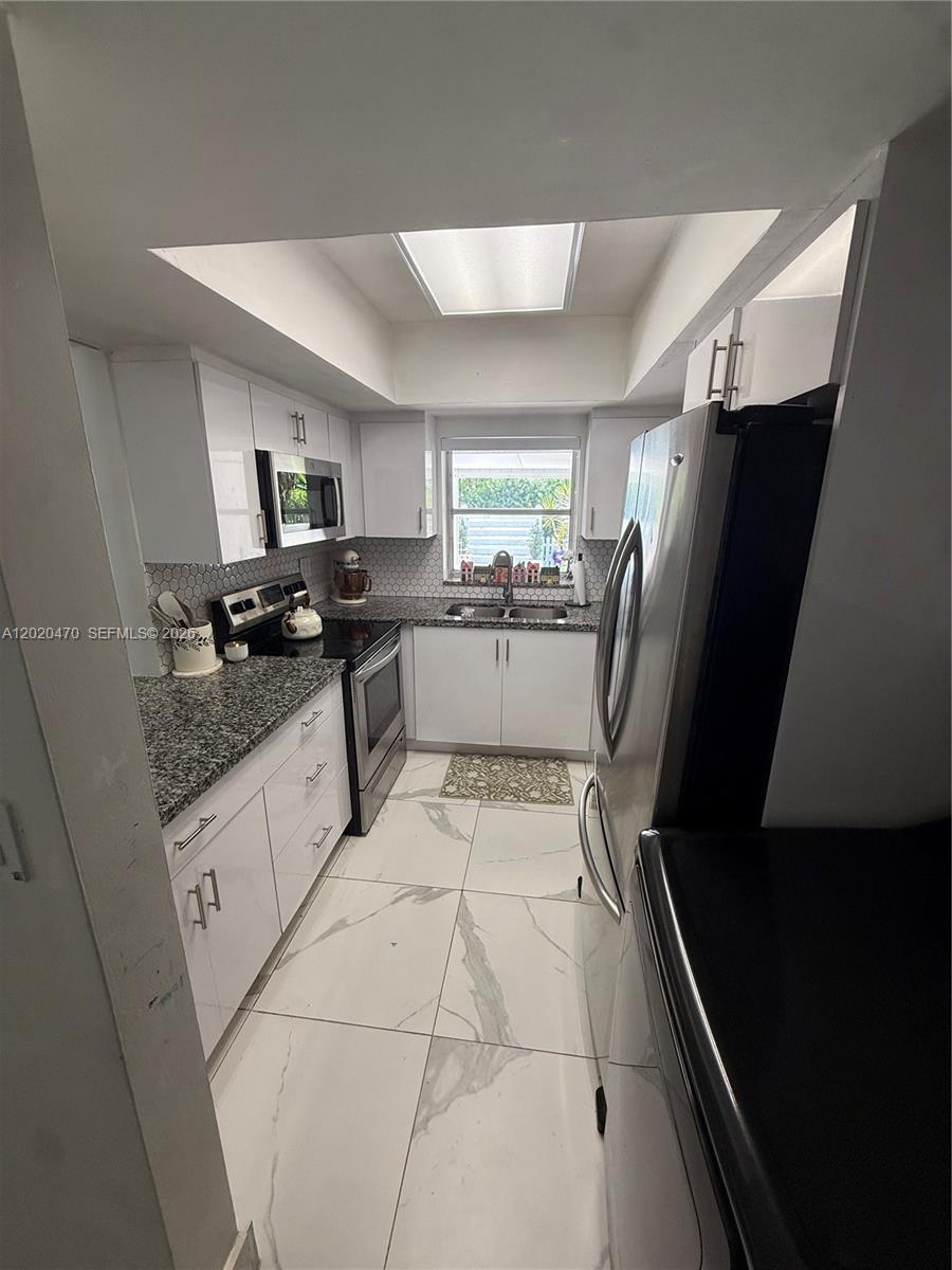 MIAMI LAKES GOLF COURSE V - Residential
