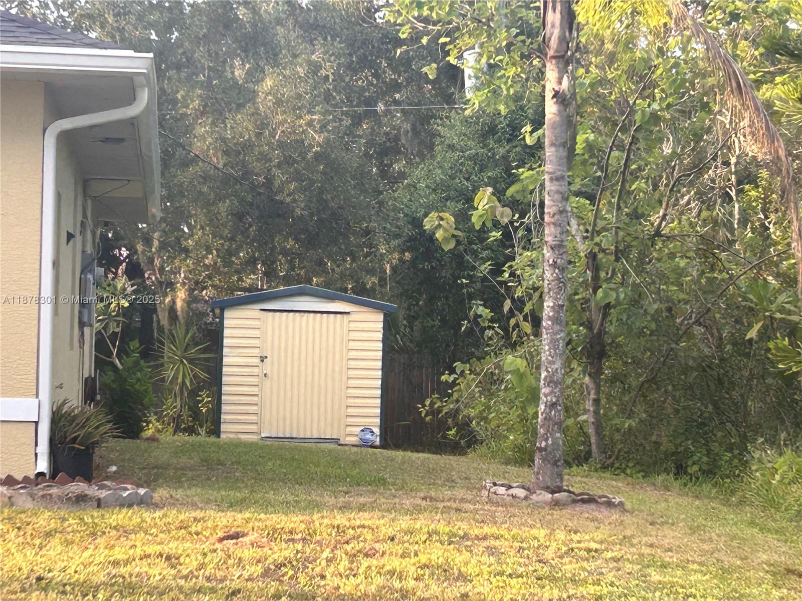 1534 PORT CHARLOTTE SUB11 - Residential