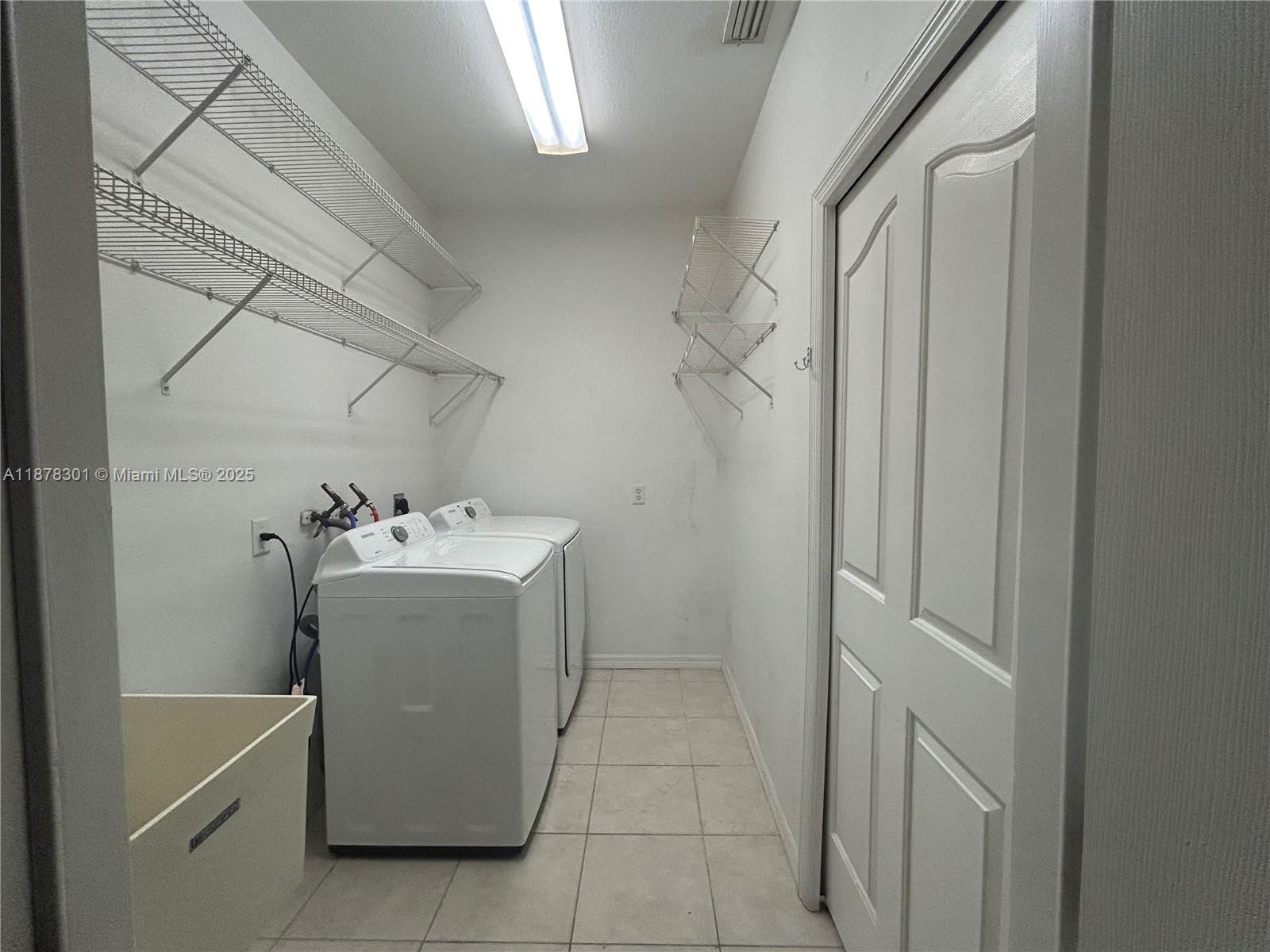 1534 PORT CHARLOTTE SUB11 - Residential