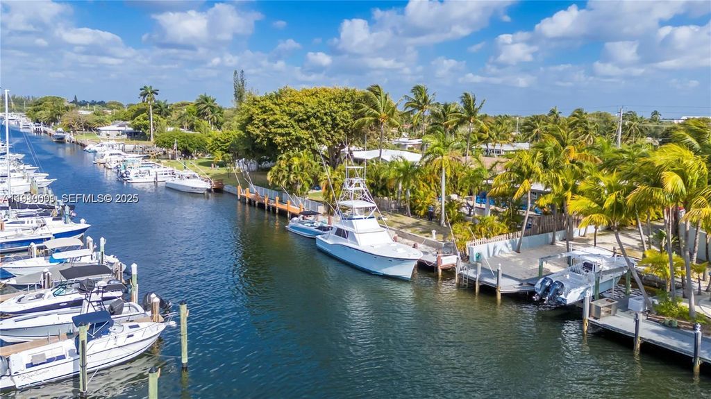 Photo of 2740 NE 16th St, Pompano Beach, FL 33062 (MLS # A11930091)