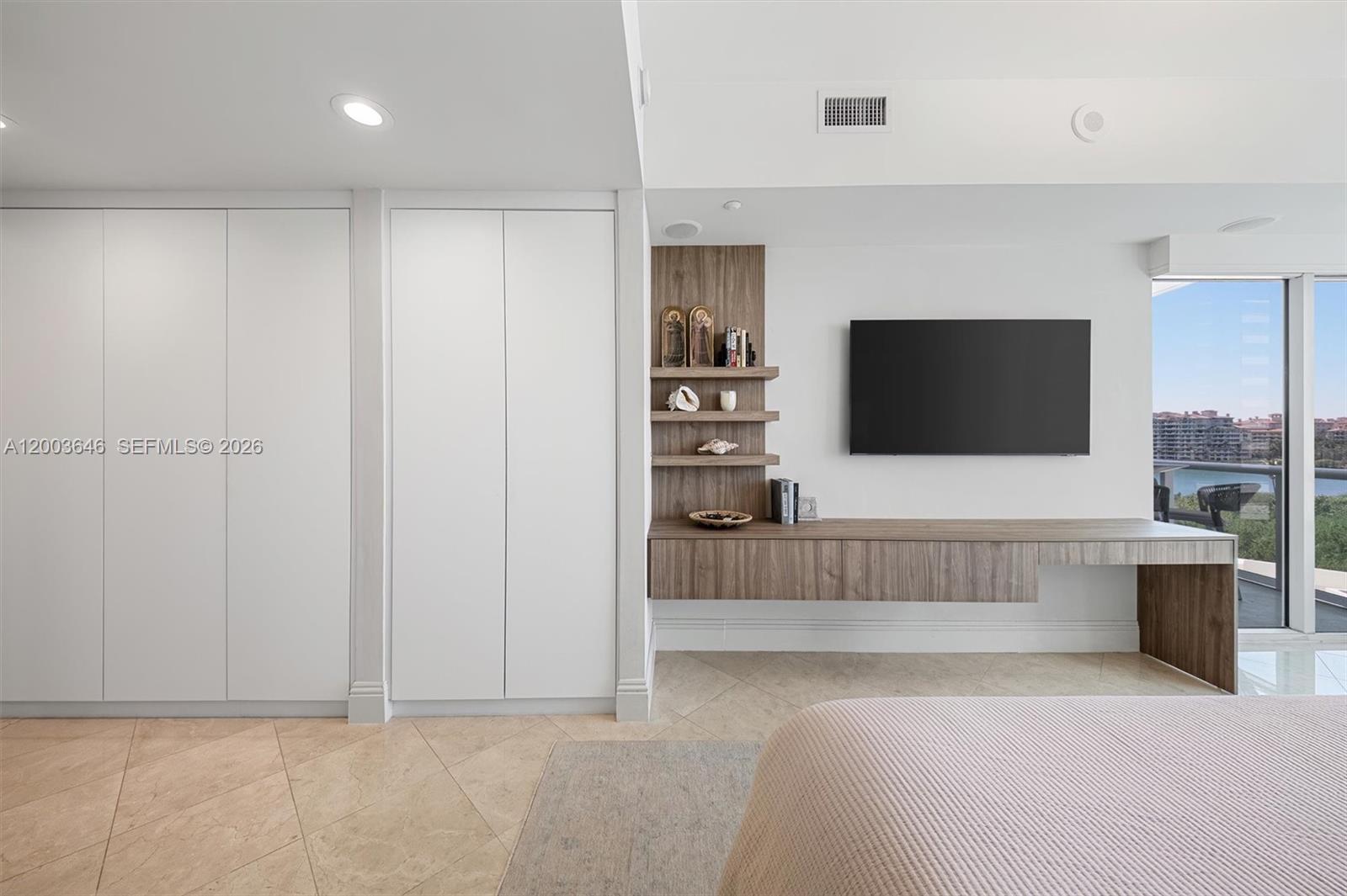 CONTINUUM ON SOUTH BEACH - Residential Lease