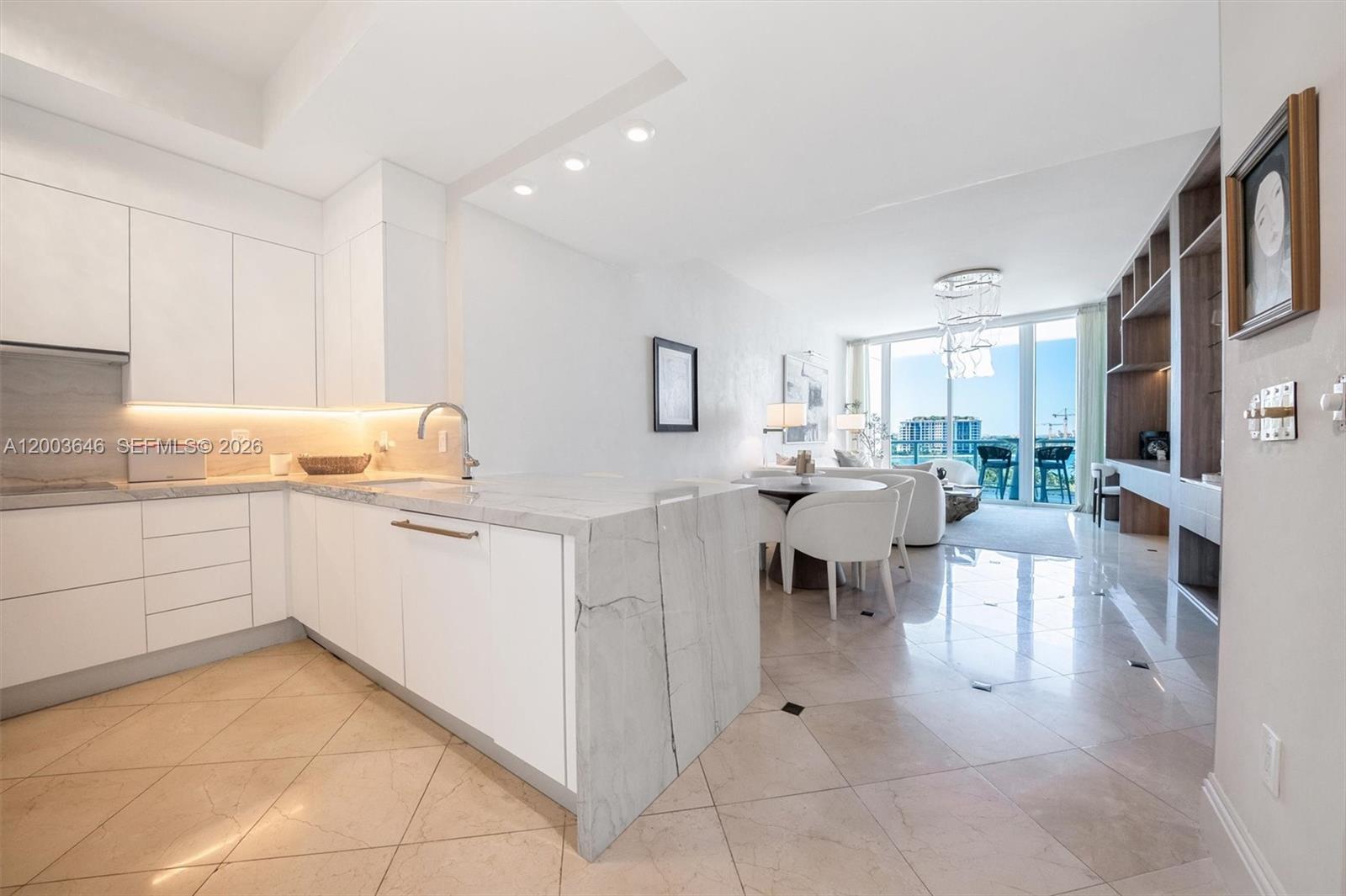 CONTINUUM ON SOUTH BEACH - Residential Lease