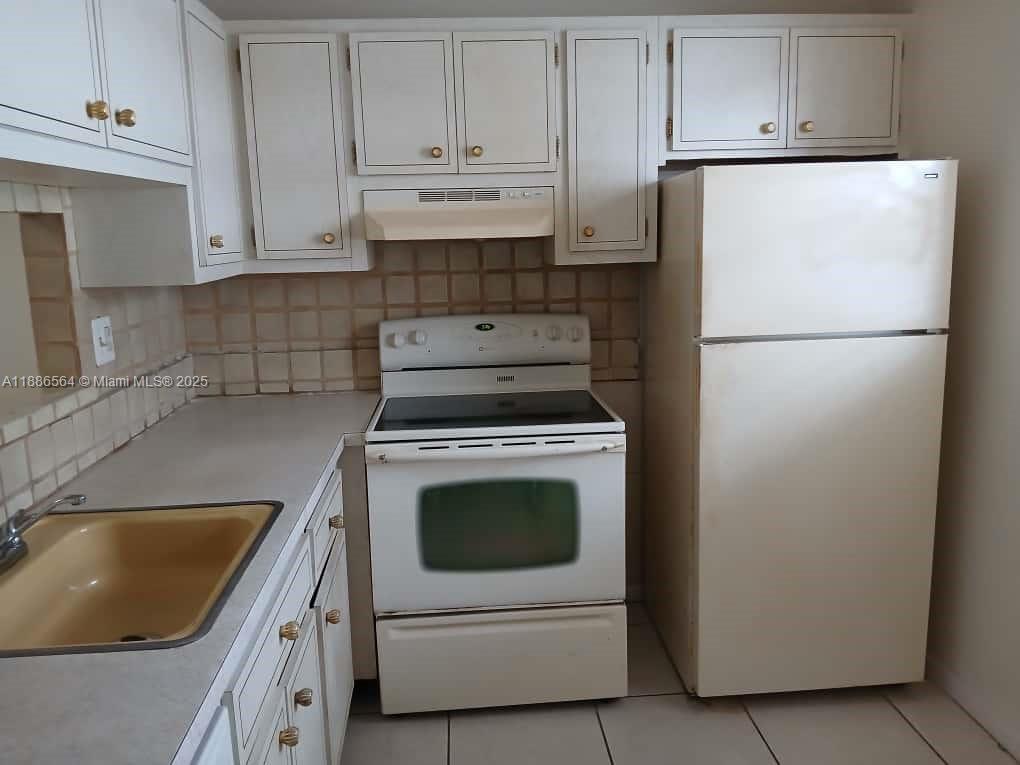 QUINSANA GARDENS CONDO - Residential Lease