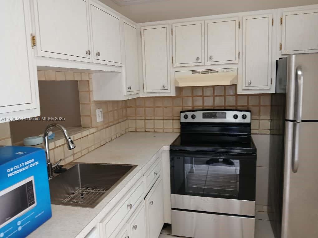 QUINSANA GARDENS CONDO - Residential Lease