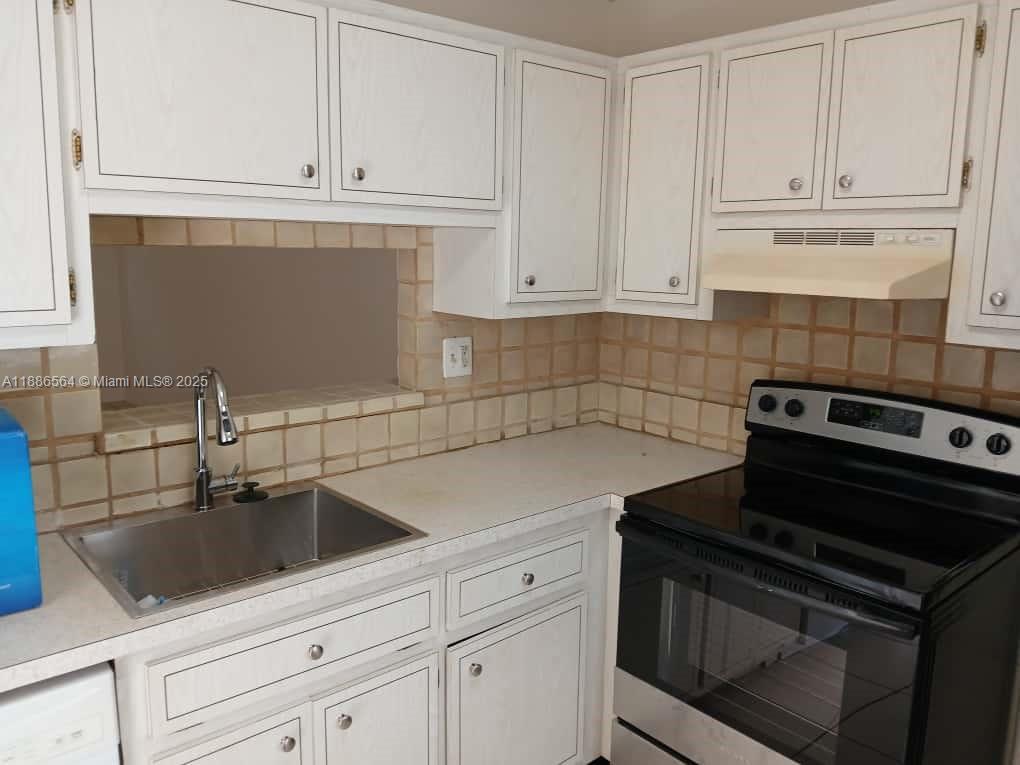 QUINSANA GARDENS CONDO - Residential Lease