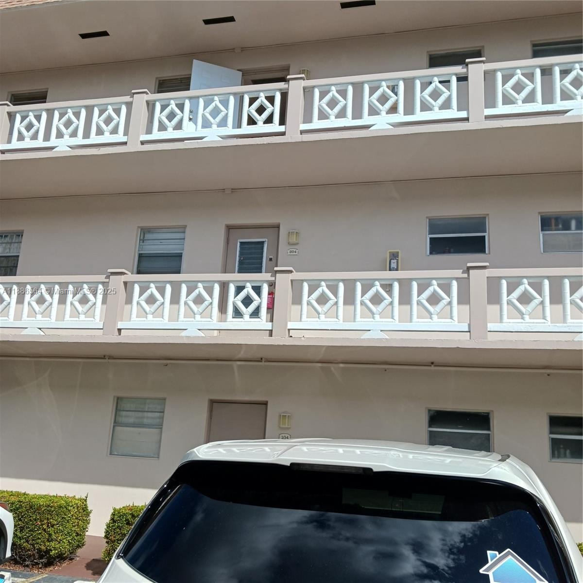 QUINSANA GARDENS CONDO - Residential Lease