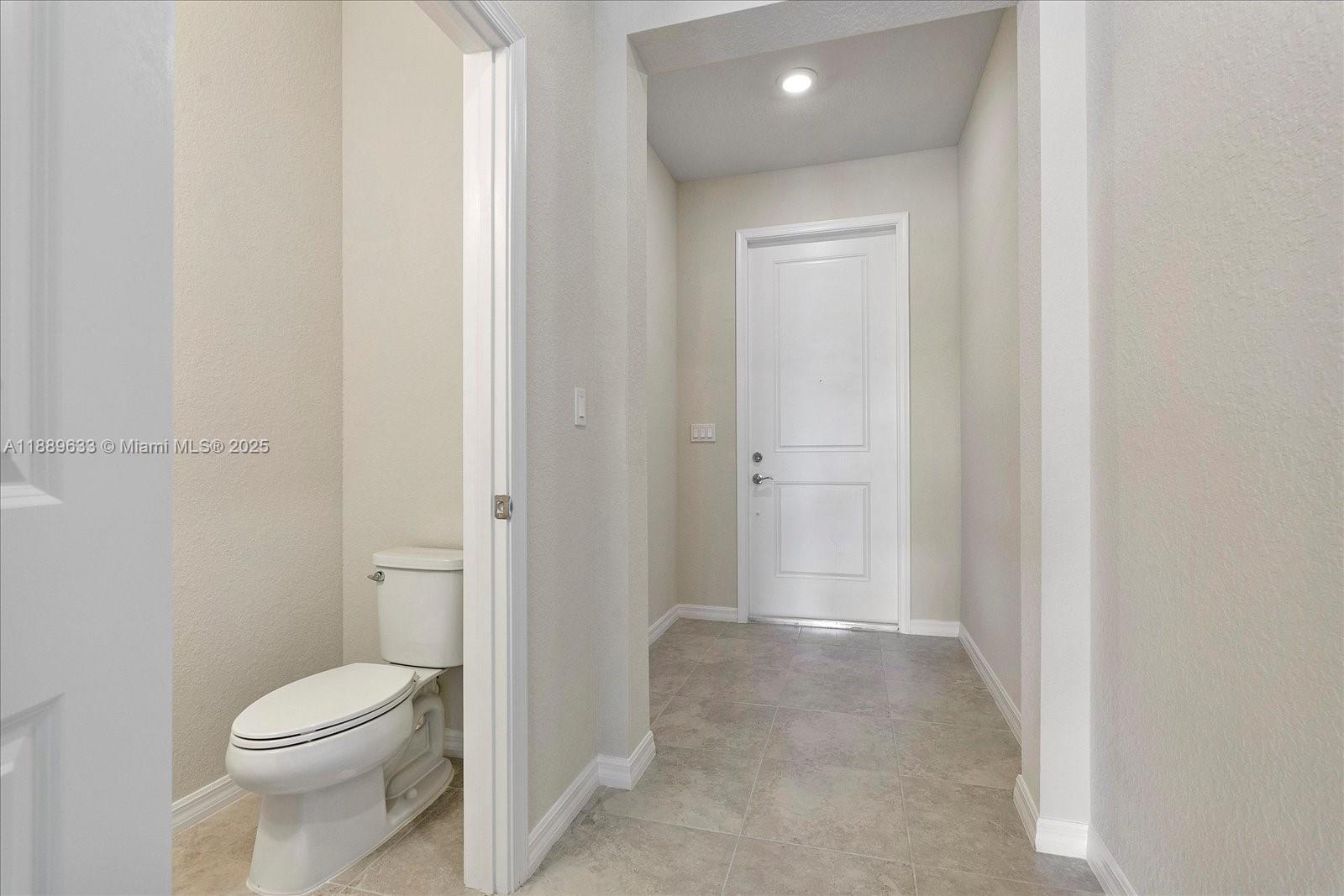OAK TREE PROPERTY REDEVEL - Residential Lease