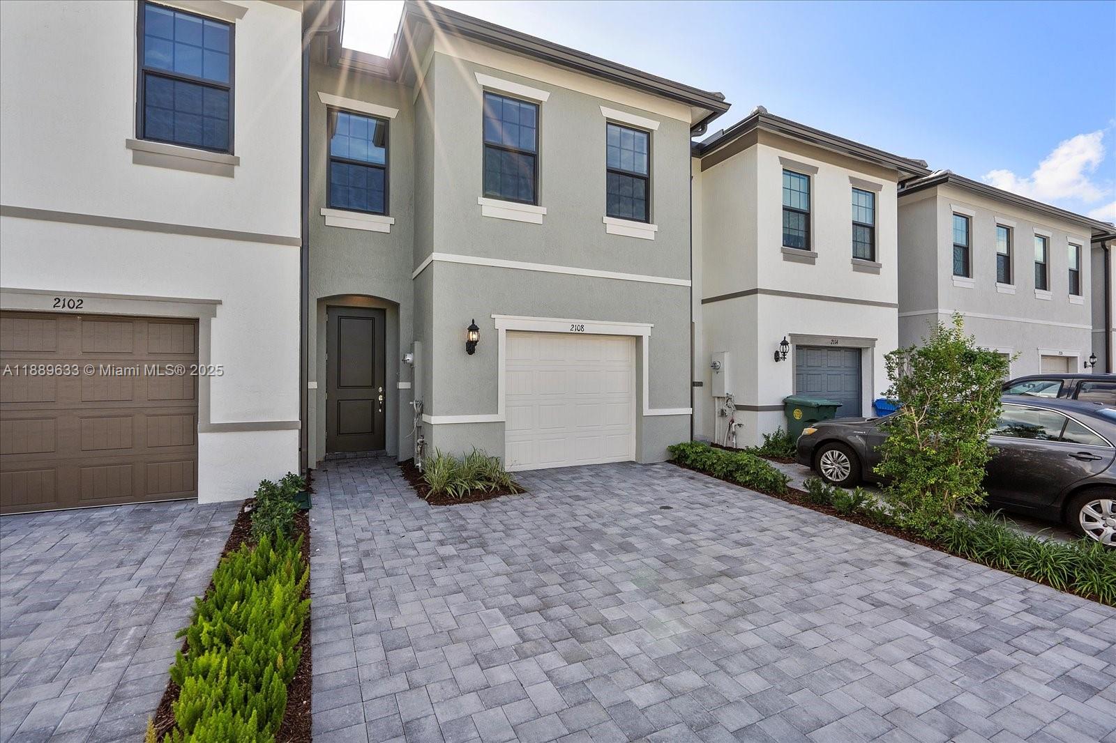 OAK TREE PROPERTY REDEVEL - Residential Lease