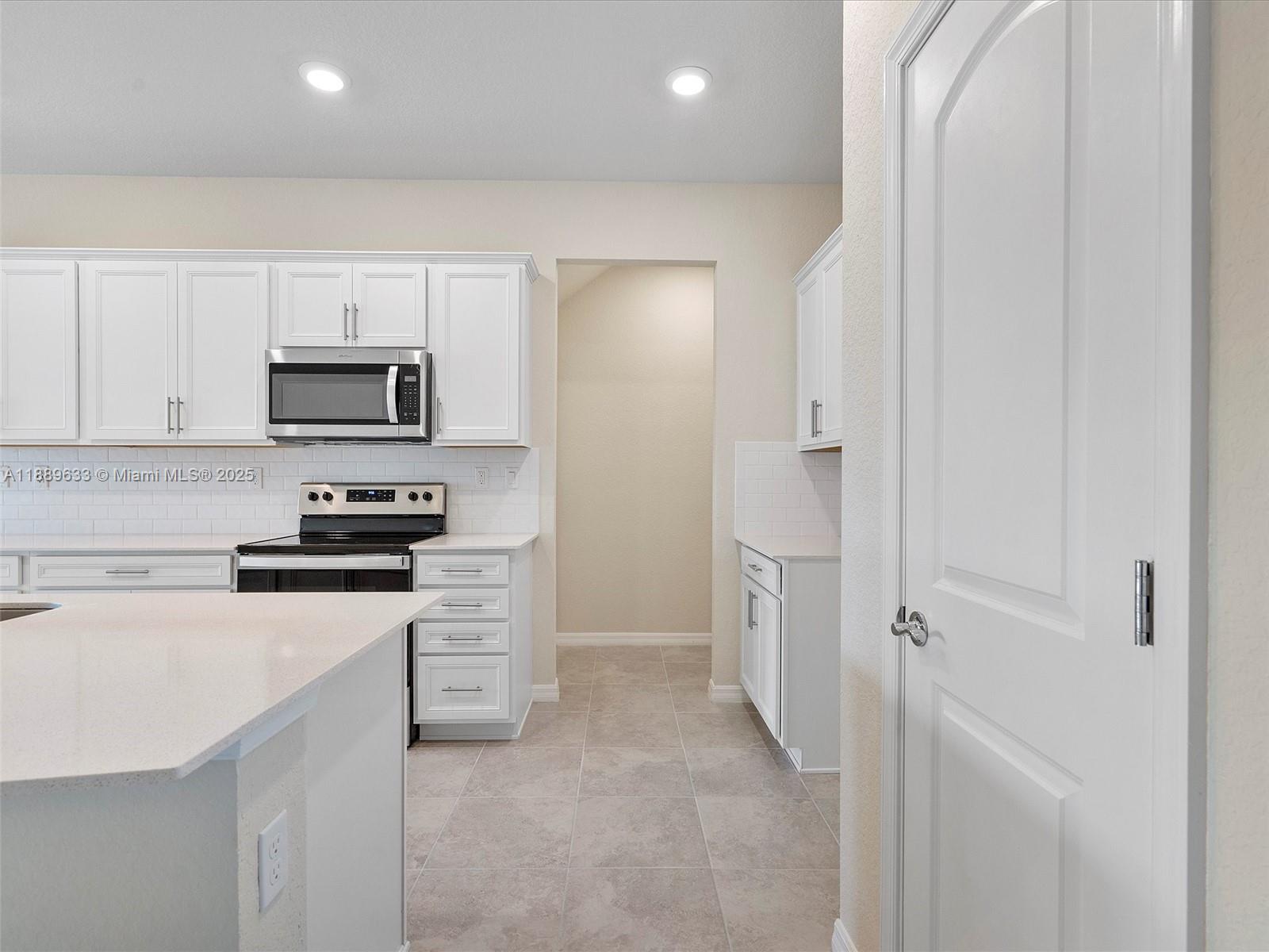 OAK TREE PROPERTY REDEVEL - Residential Lease