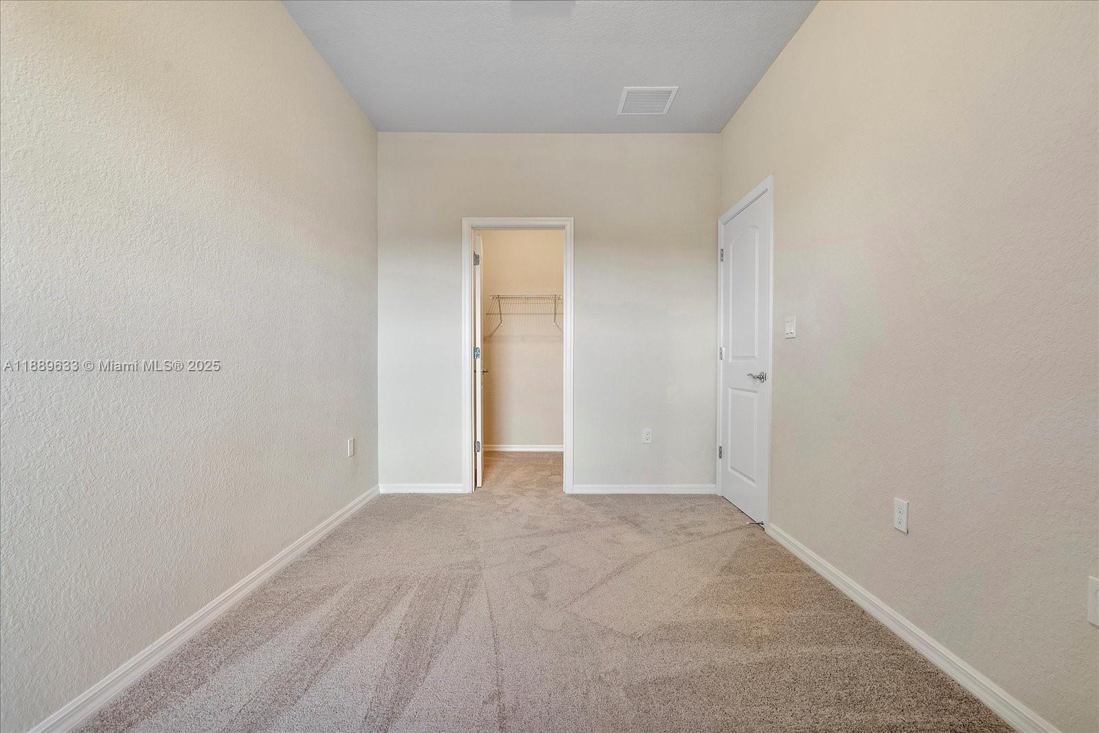OAK TREE PROPERTY REDEVEL - Residential Lease