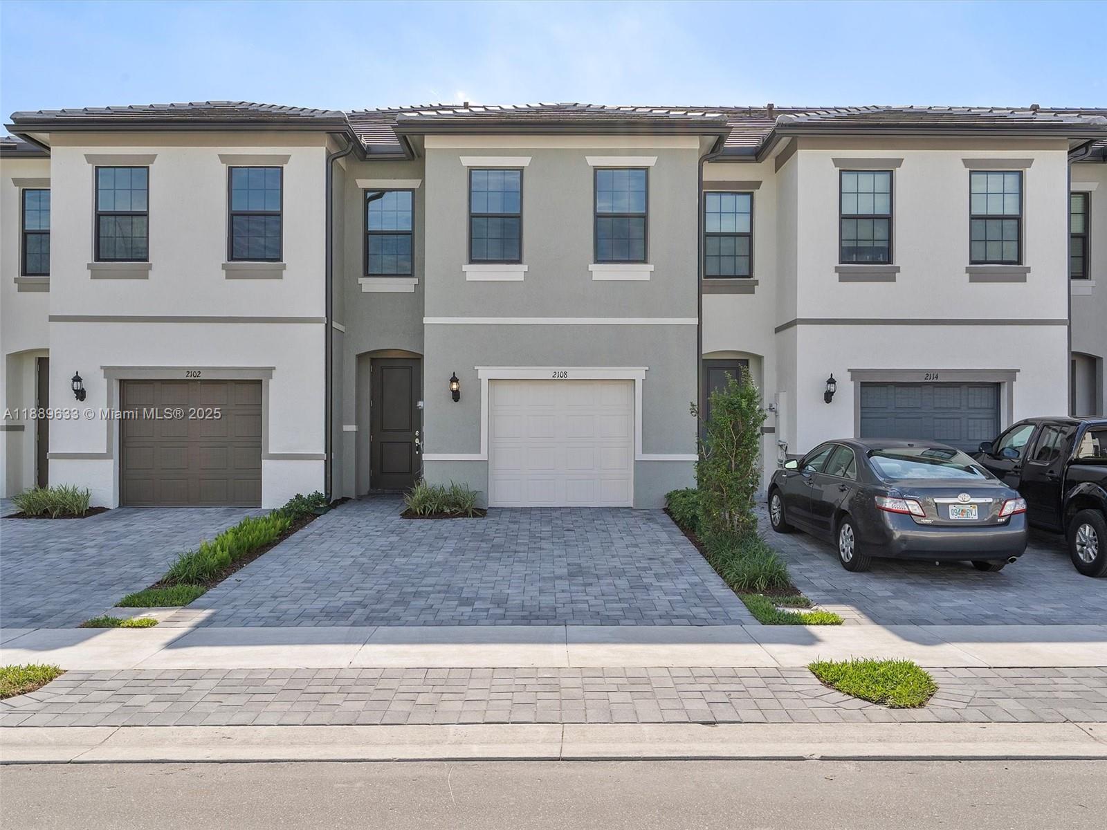 OAK TREE PROPERTY REDEVEL - Residential Lease