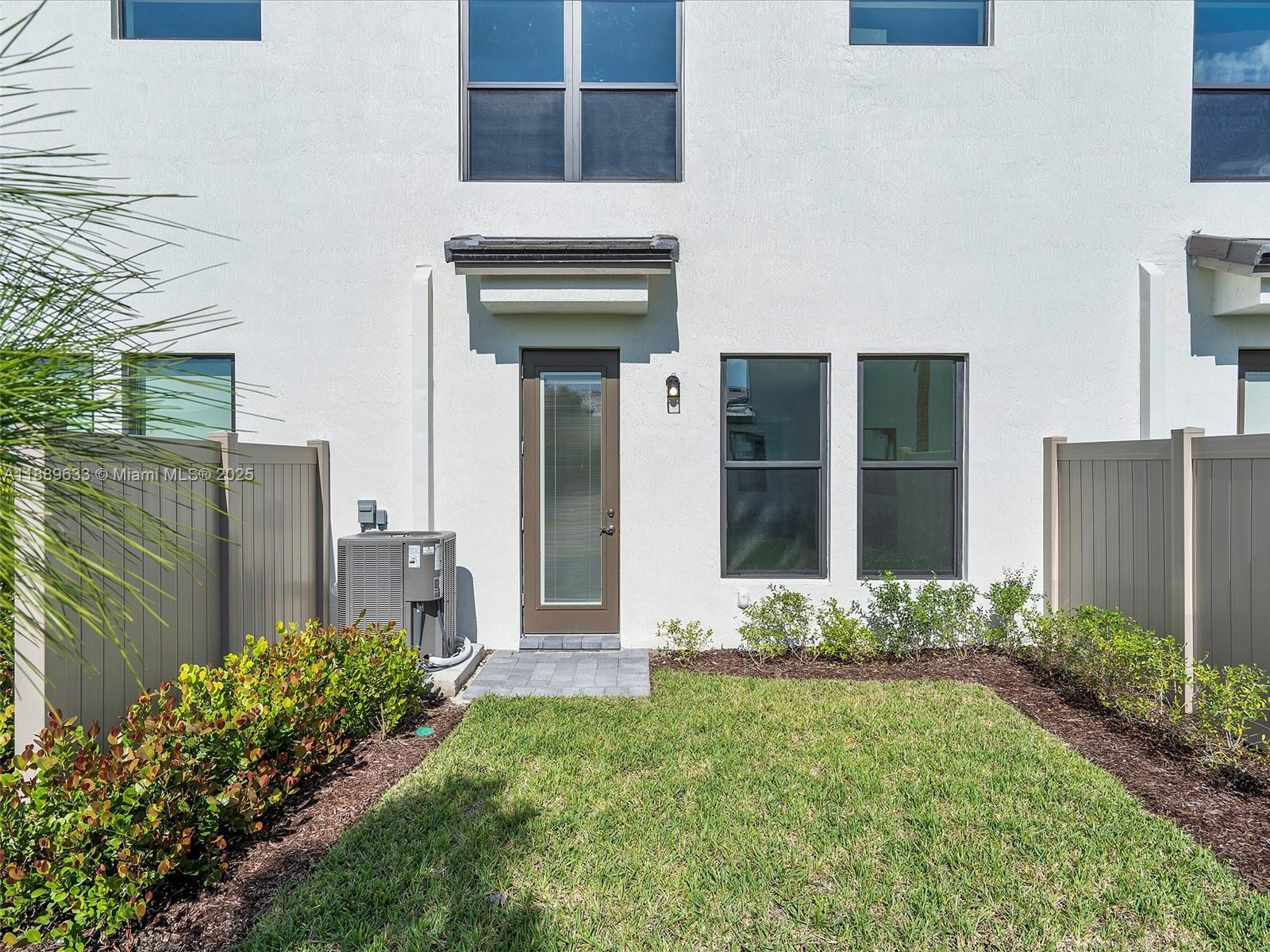 OAK TREE PROPERTY REDEVEL - Residential Lease