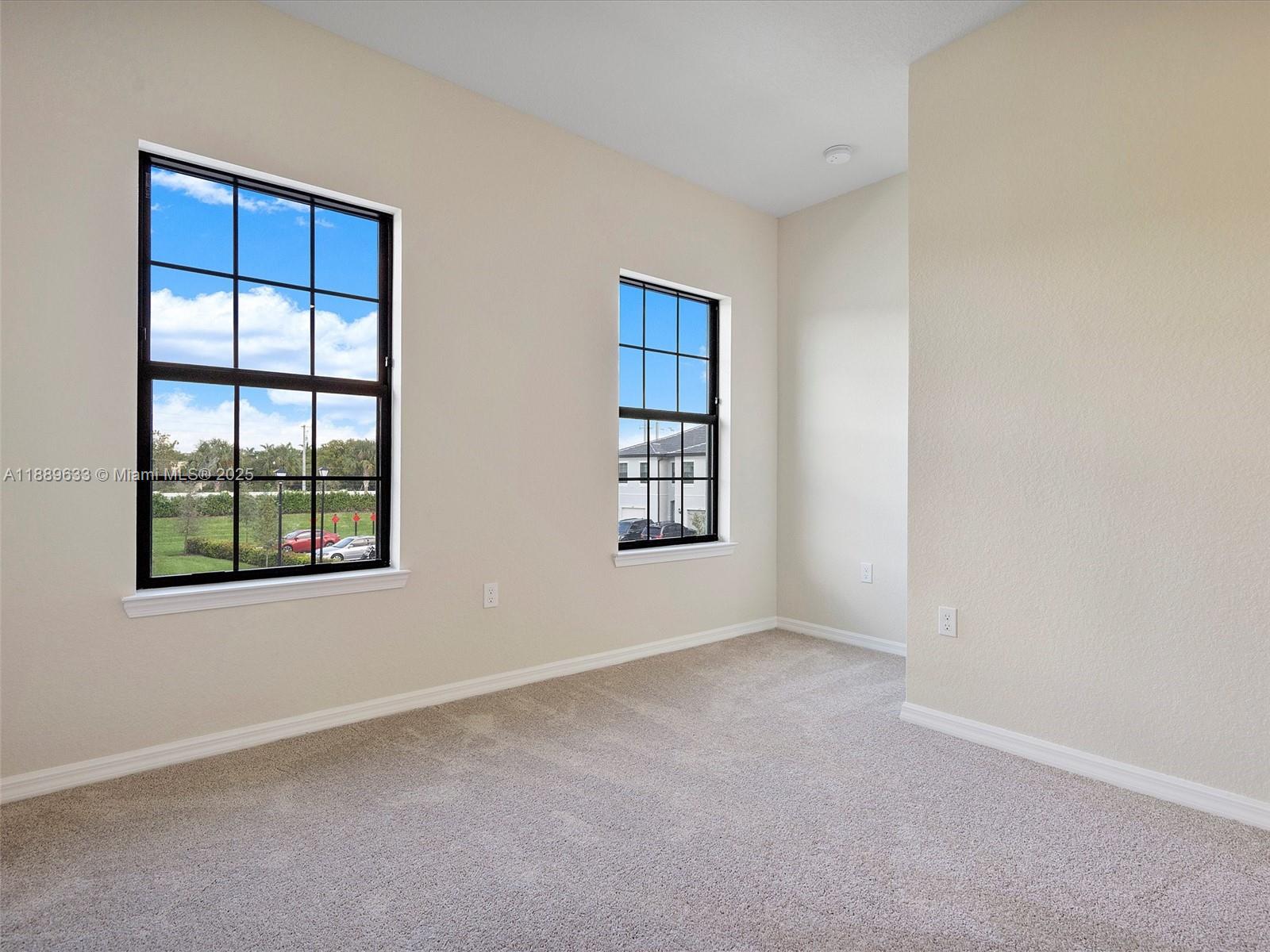 OAK TREE PROPERTY REDEVEL - Residential Lease