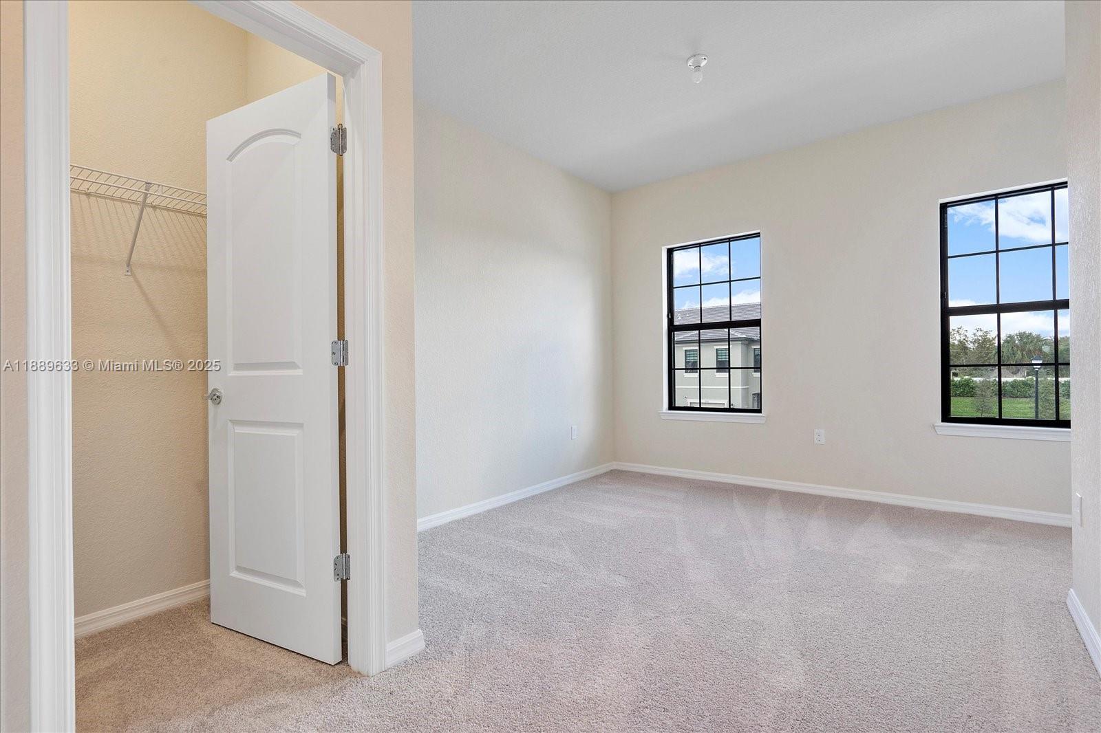 OAK TREE PROPERTY REDEVEL - Residential Lease