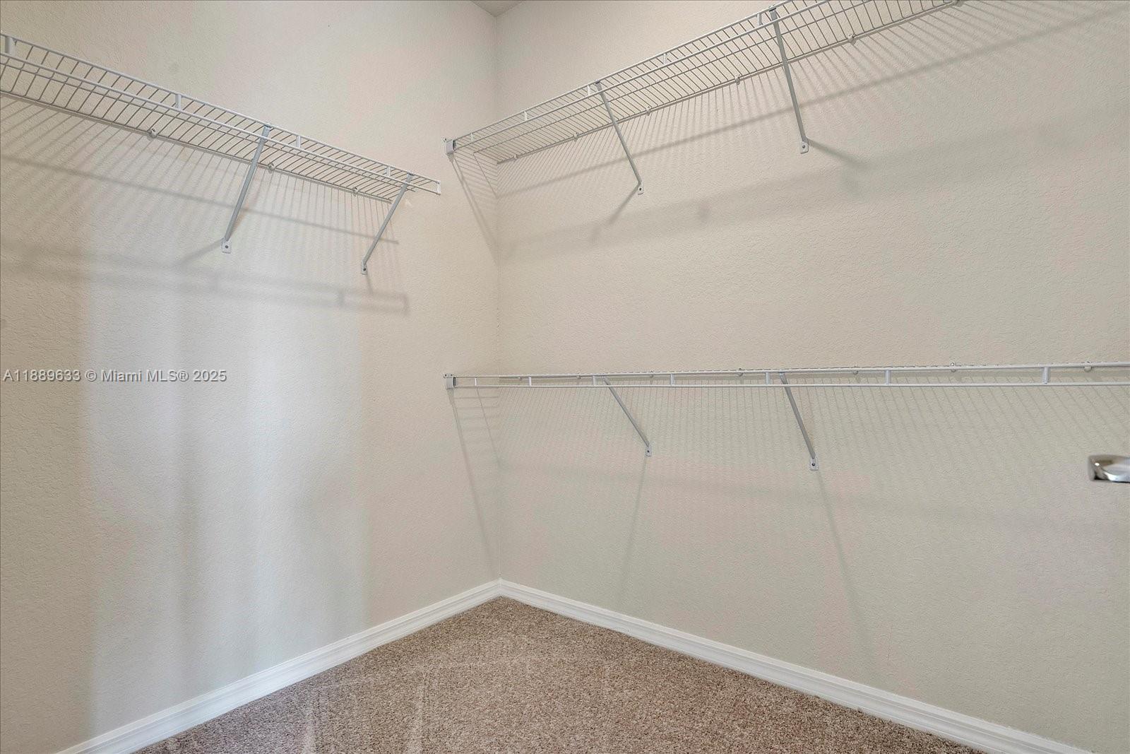 OAK TREE PROPERTY REDEVEL - Residential Lease