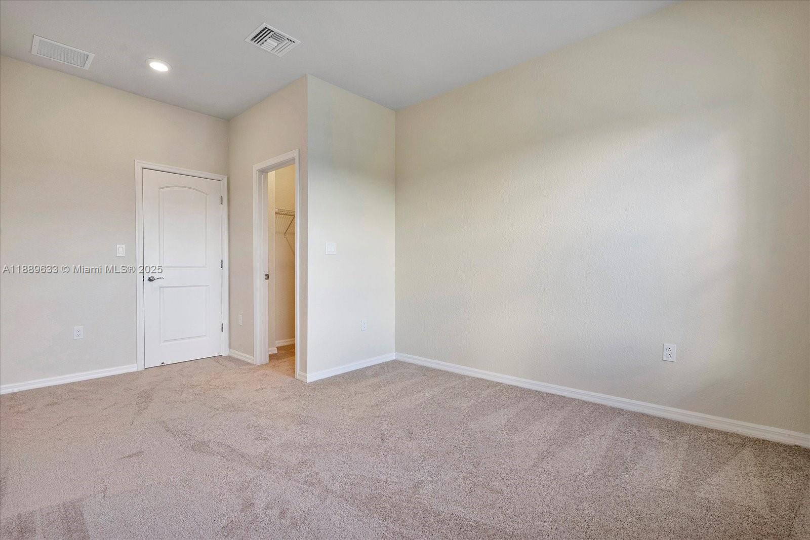 OAK TREE PROPERTY REDEVEL - Residential Lease