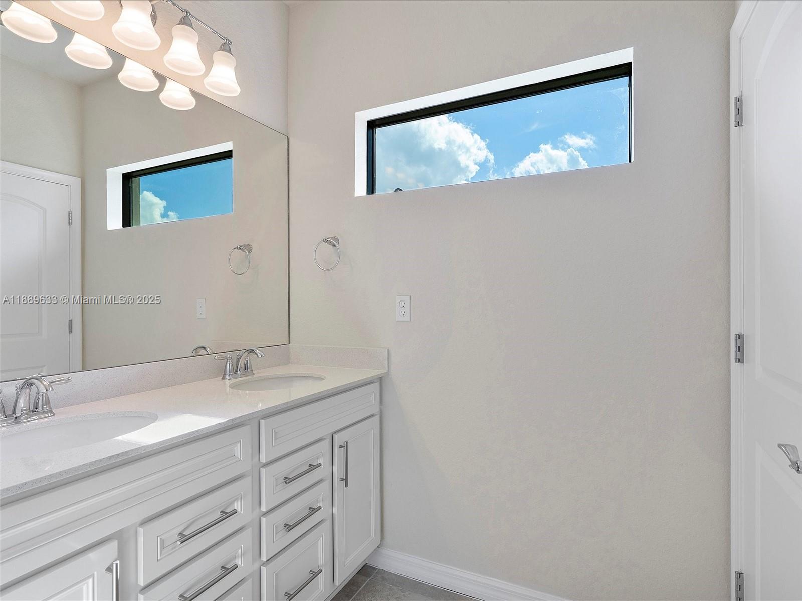 OAK TREE PROPERTY REDEVEL - Residential Lease